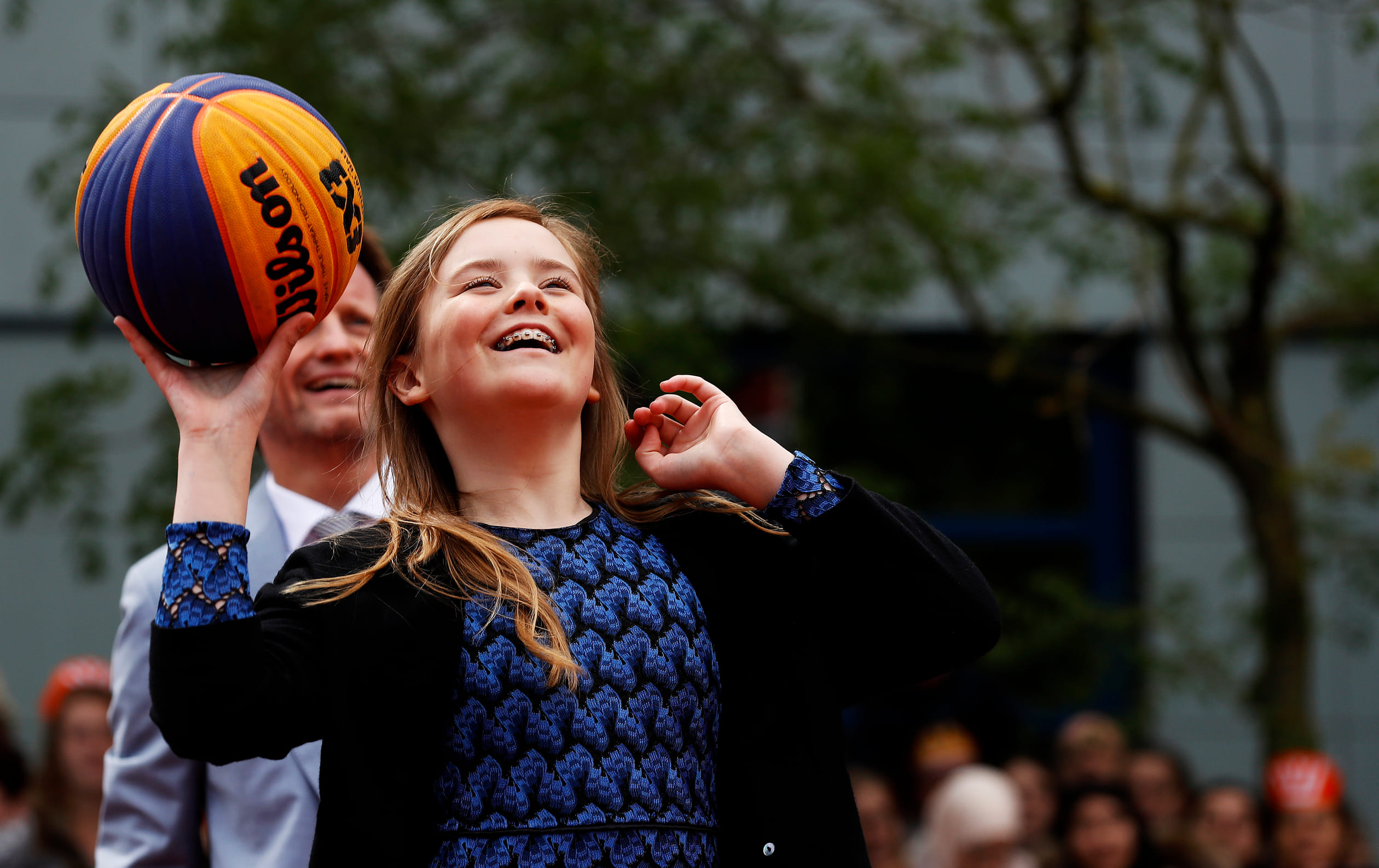 2019: Prinses Ariane met een bal tijdens Koningsdag in Amersfoort.