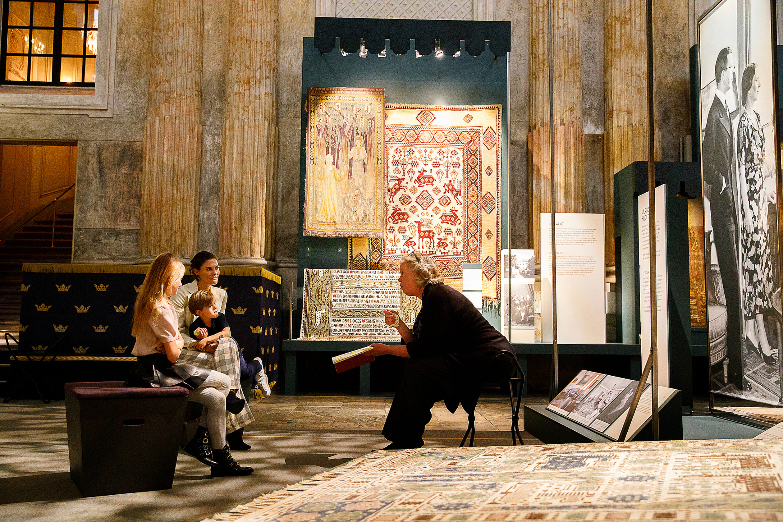 Victoria_Estelle_en_Oscar_tentoonstelling_tapijten_2020.jpg