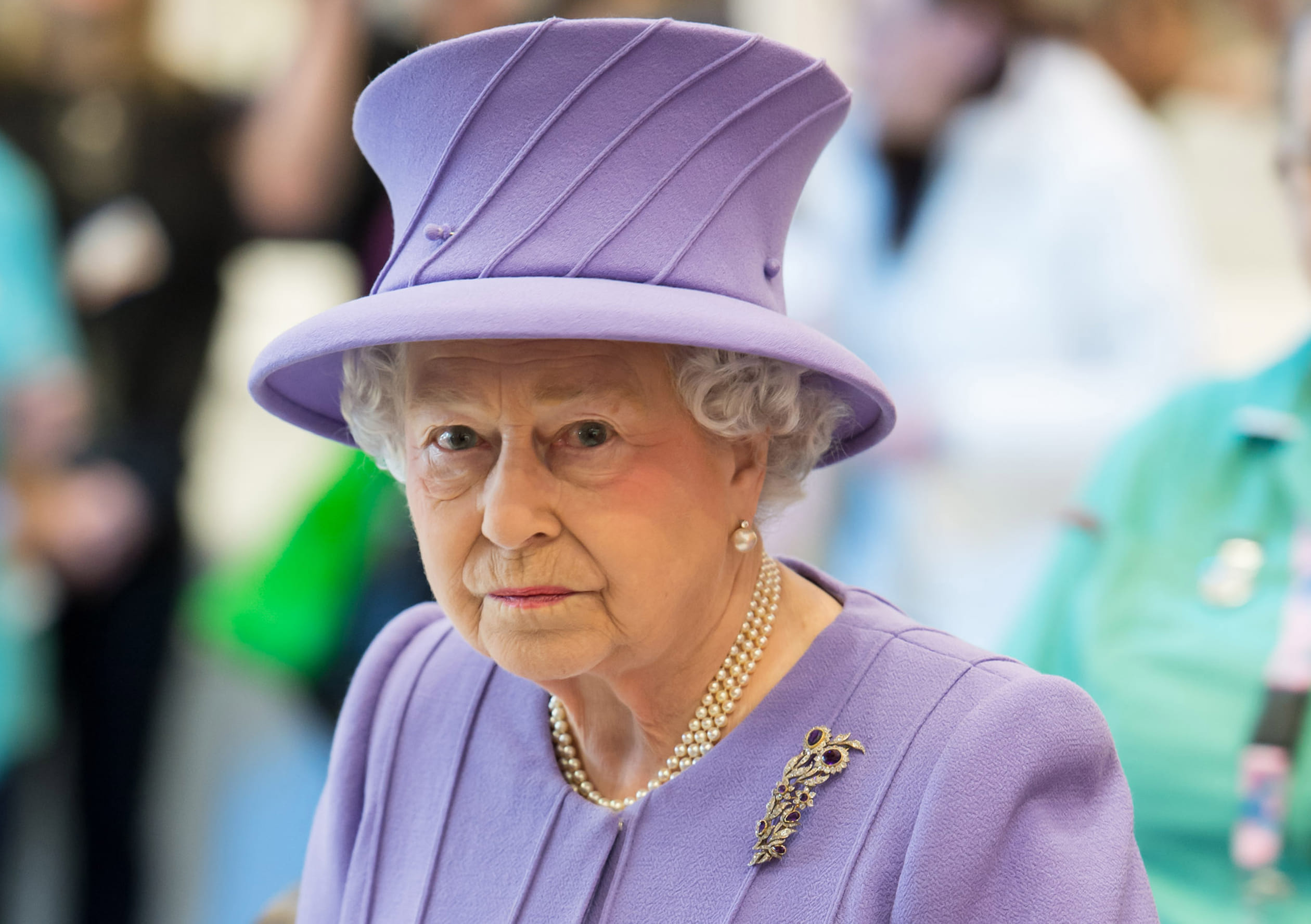 Koningin_Elizabeth_lichtpaarse_hoed.jpg