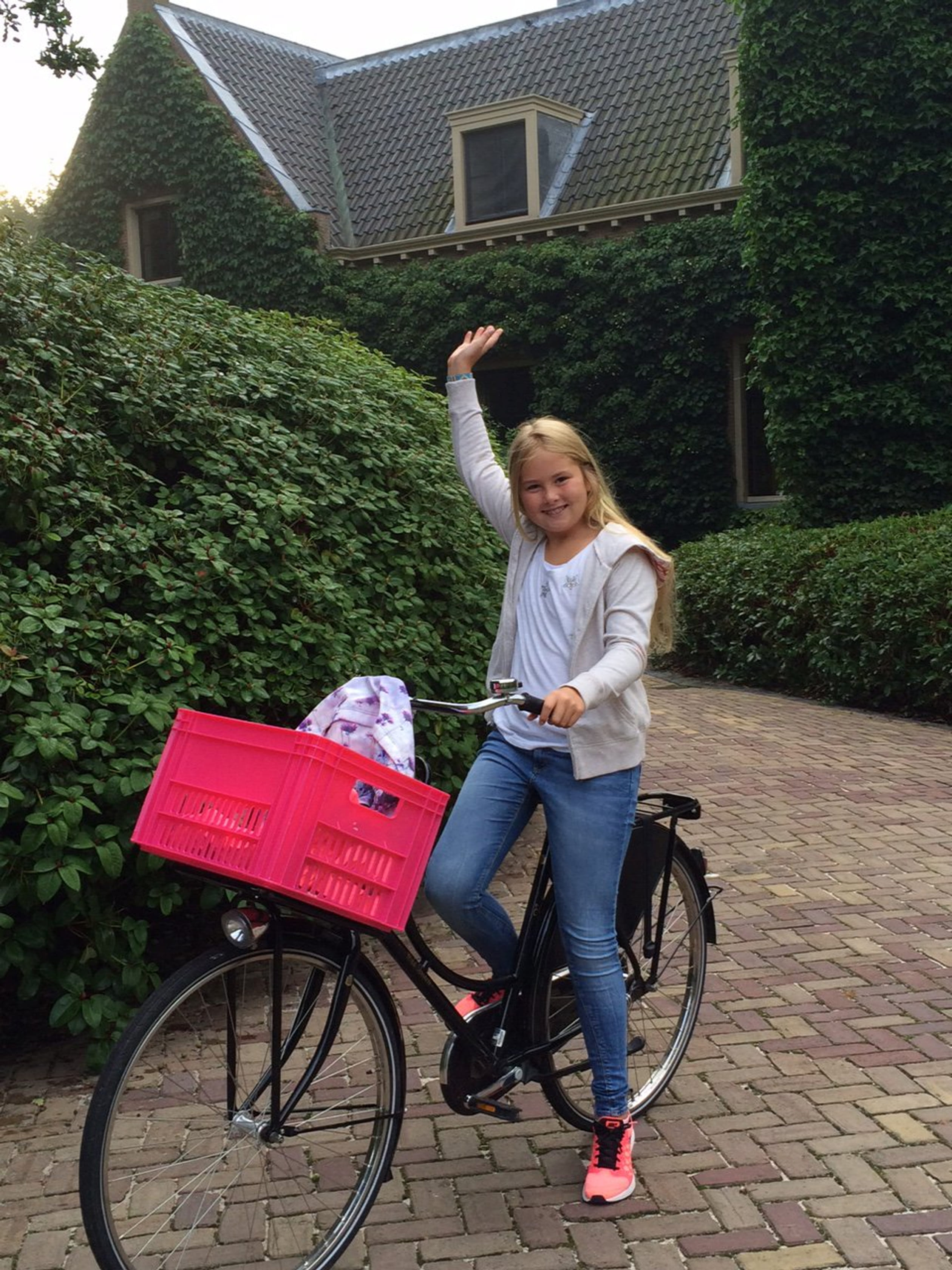 Amalia fietst voor het eerst naar de brugklas, 2015.