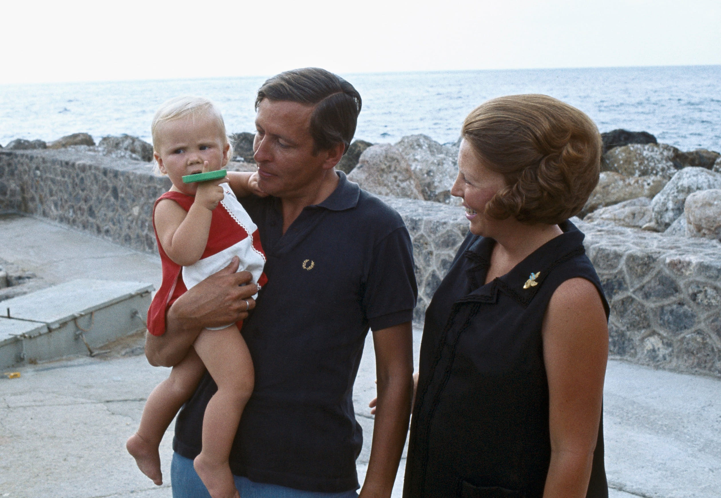 1968 - Willem-Alexanders eerste fotosessie bij villa De Gelukkige Olifant (naar het lievelingsdier
