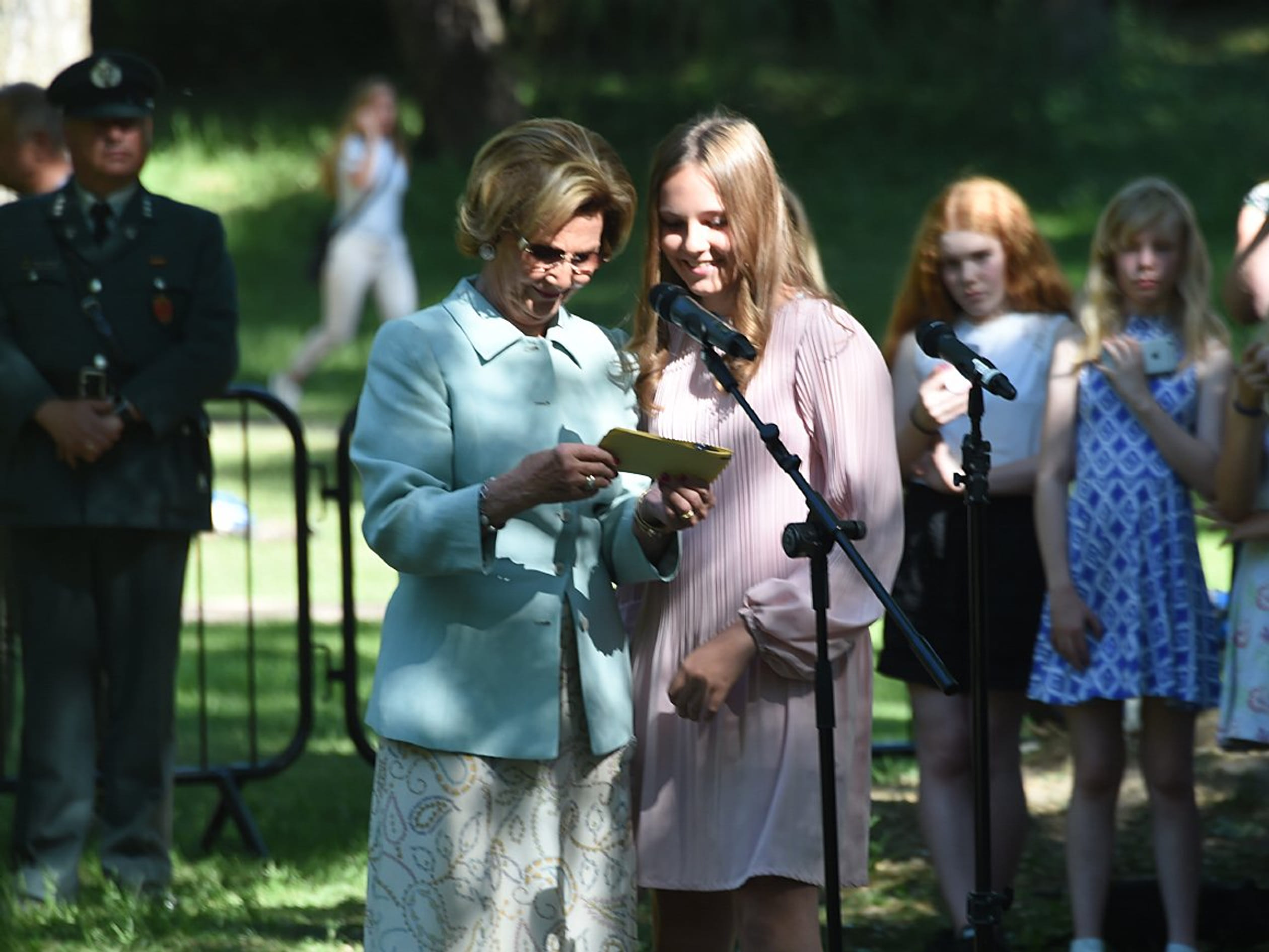 Koningin_Sonja_en_prinses_Ingrid_Alexandra.jpg