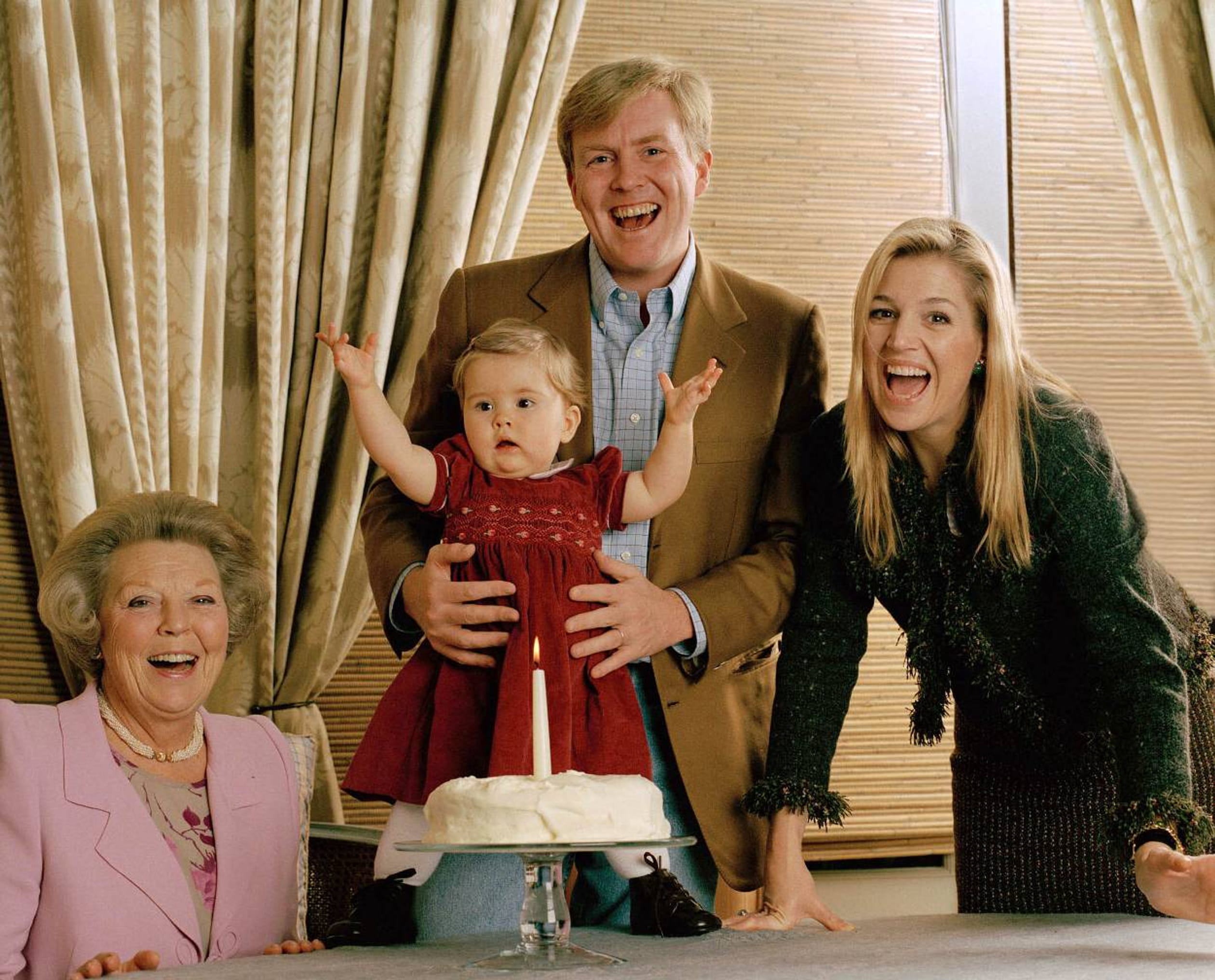 Prinses Amalia viert haar eerste verjaardag, 7 december 2004.