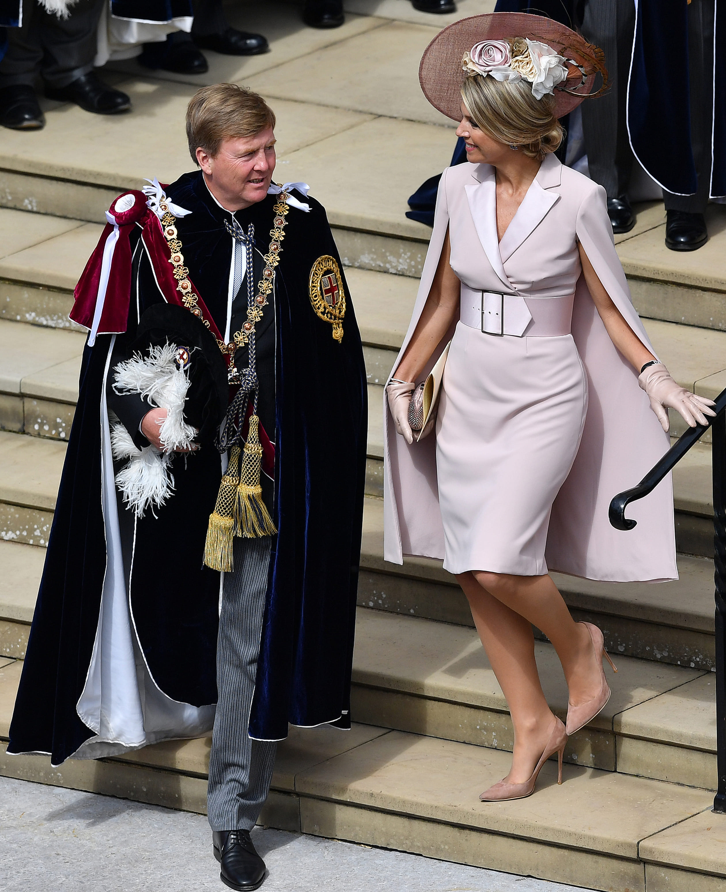 Koning_Willem-Alexander_mantel_ridderorde_koningin_Maxima.jpg