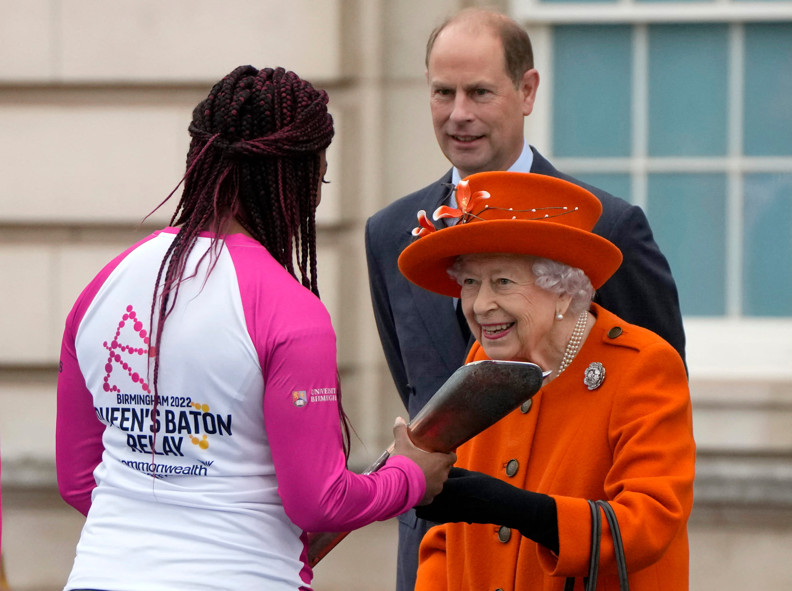 Koningin_Elizabeth_overhandigt_baton.jpg