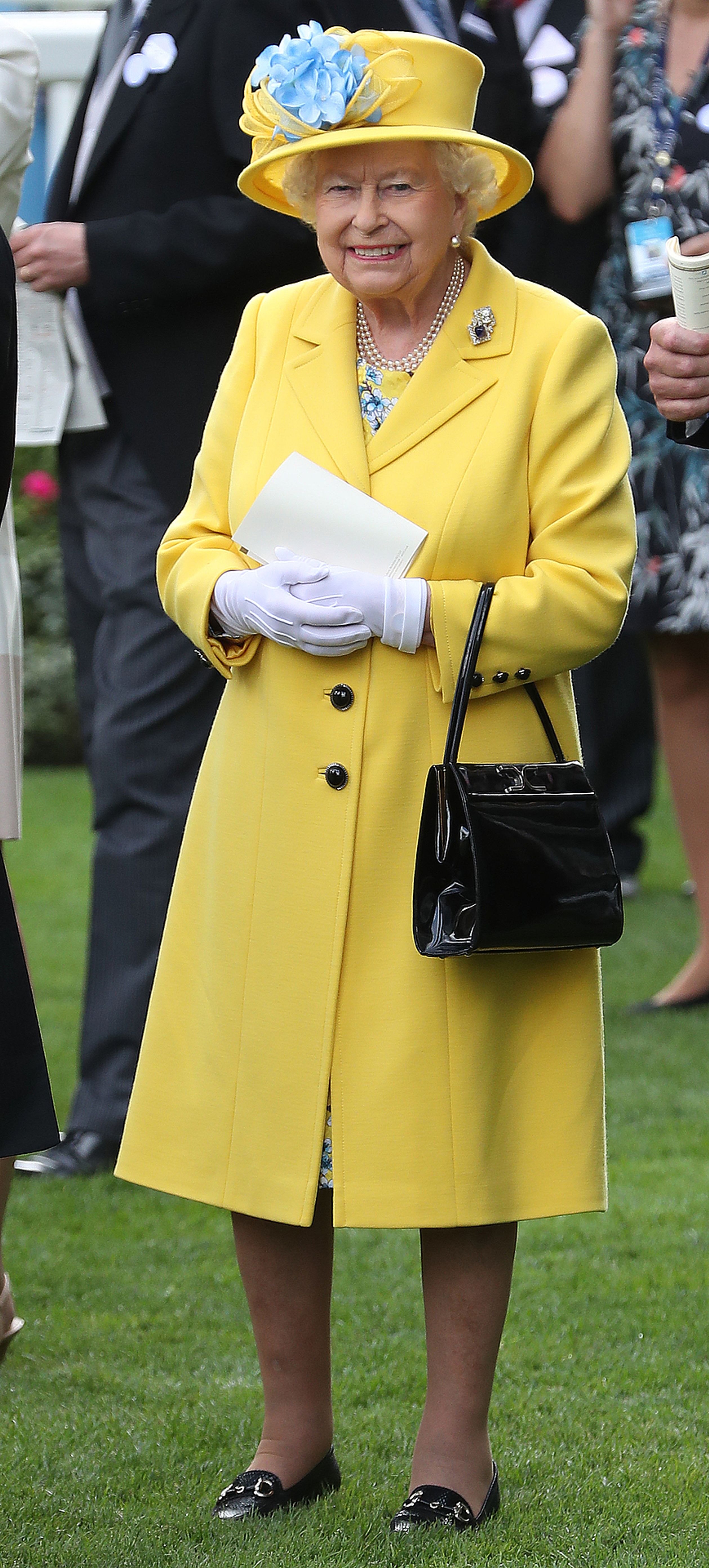 Koningin_Elizabeth_gele_outfit.jpg