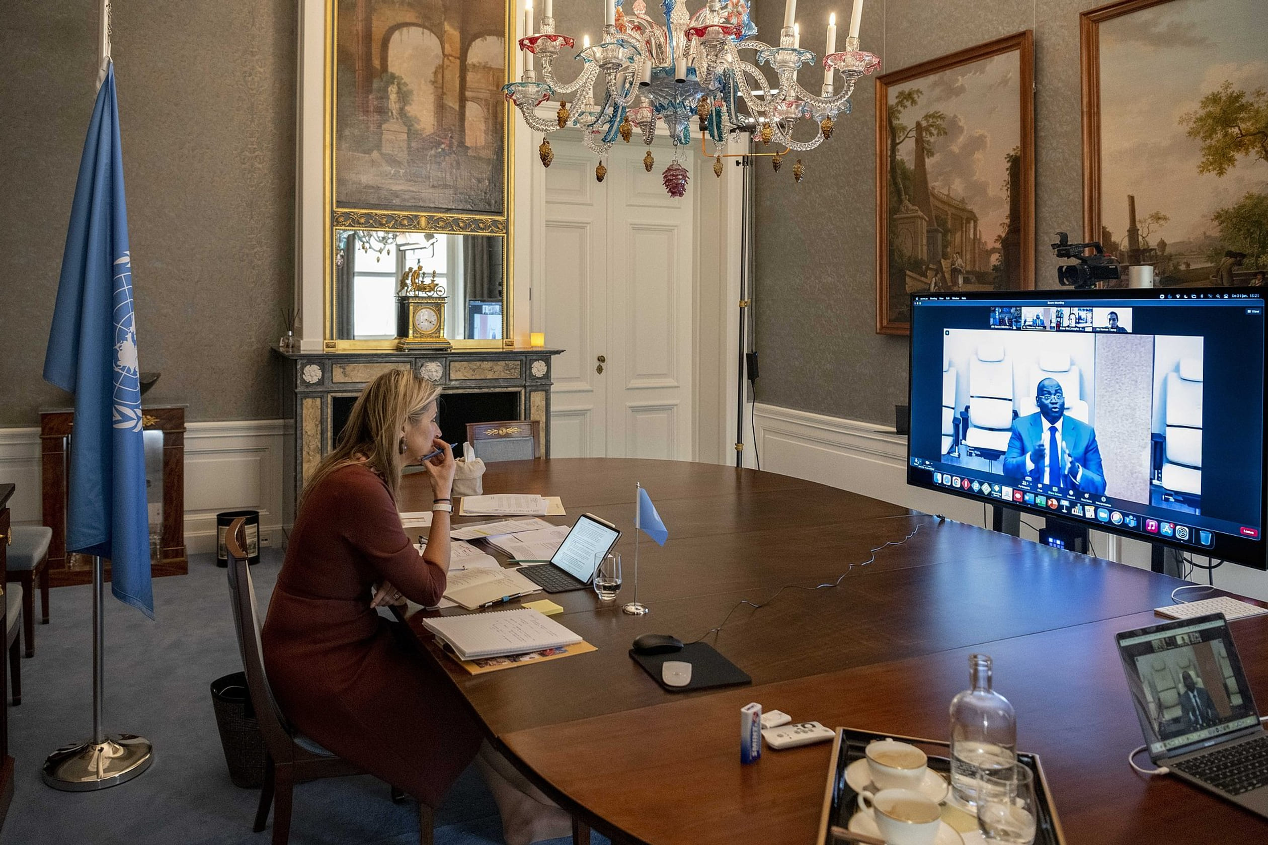Maxima_blote_voeten.jpg
