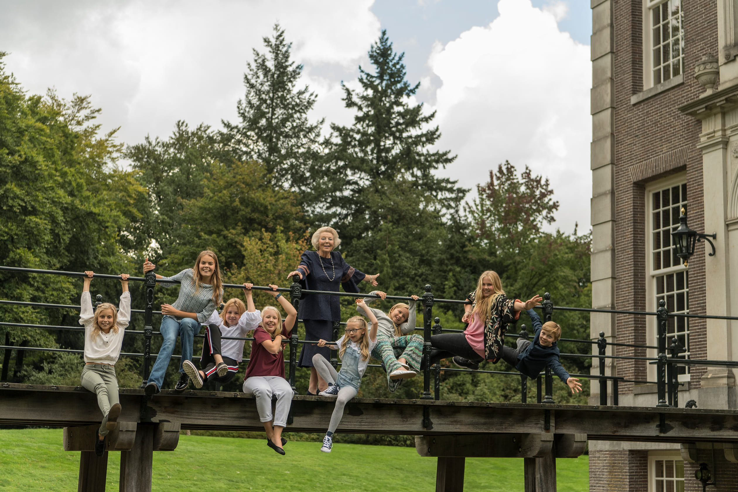 prinses-beatrix-met-kleinkinderen-1.jpg