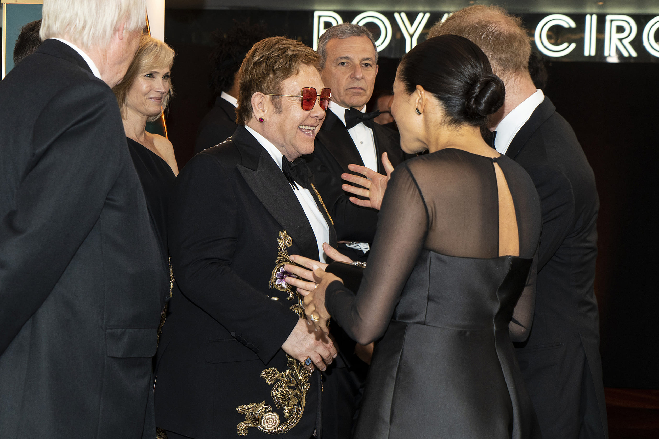 Harry en Meghan spraken ook muzikant en vriend Sir Elton John.