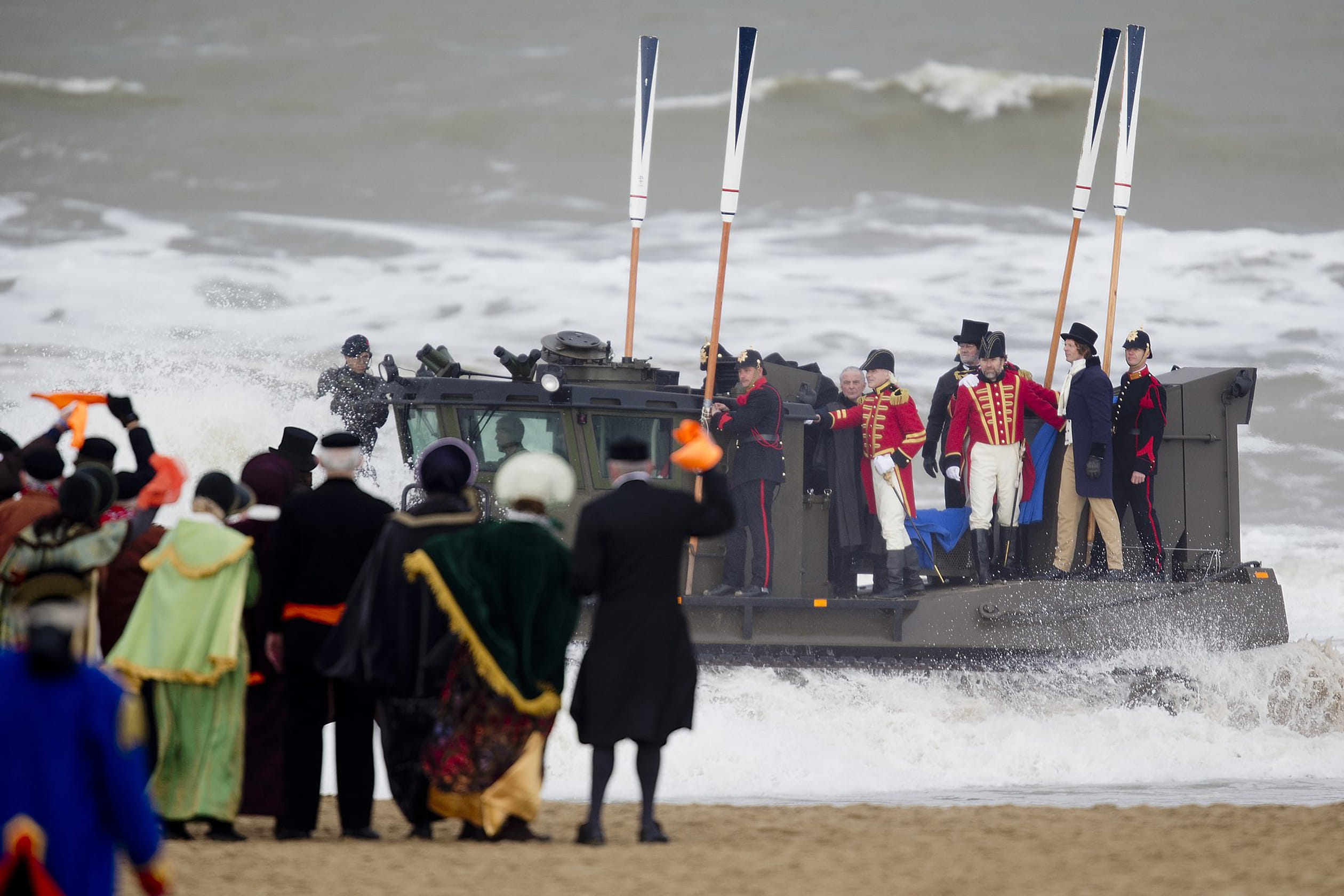 Willem-Frederik_landing_Scheveningen.jpg