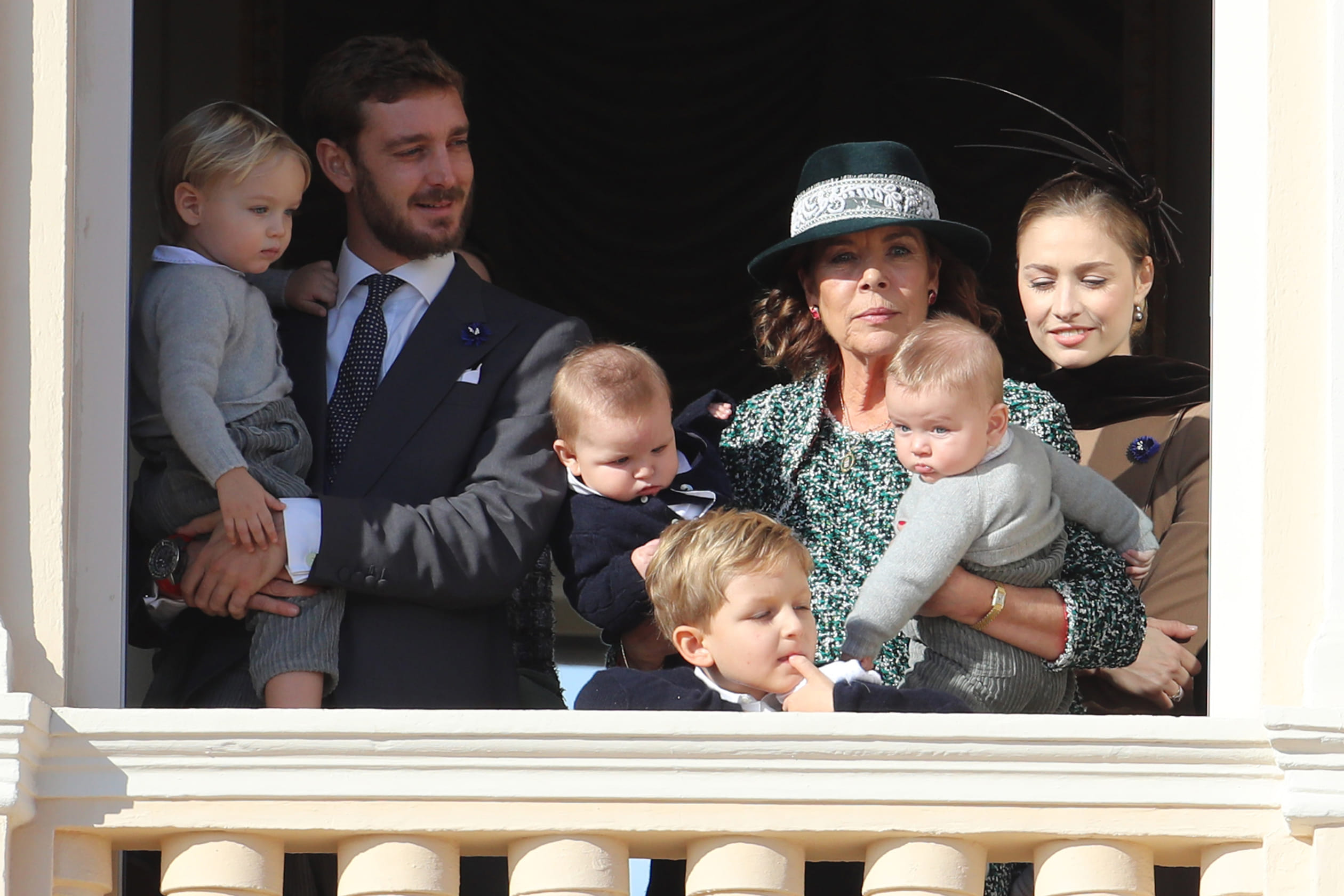 Prinses Caroline met haar zoon Andrea en zijn vrouw Beatrice.