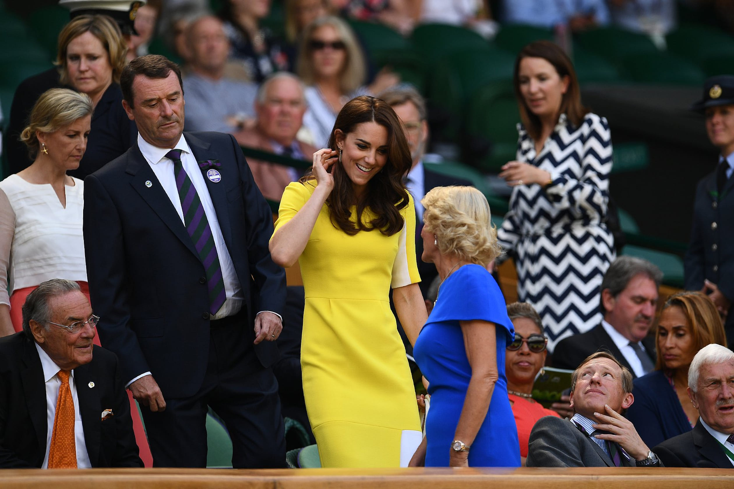 In 2016 verschijnt Catherine in kanariegeel op het tennistoernooi. Zie je ook Sophie, de gravin van
