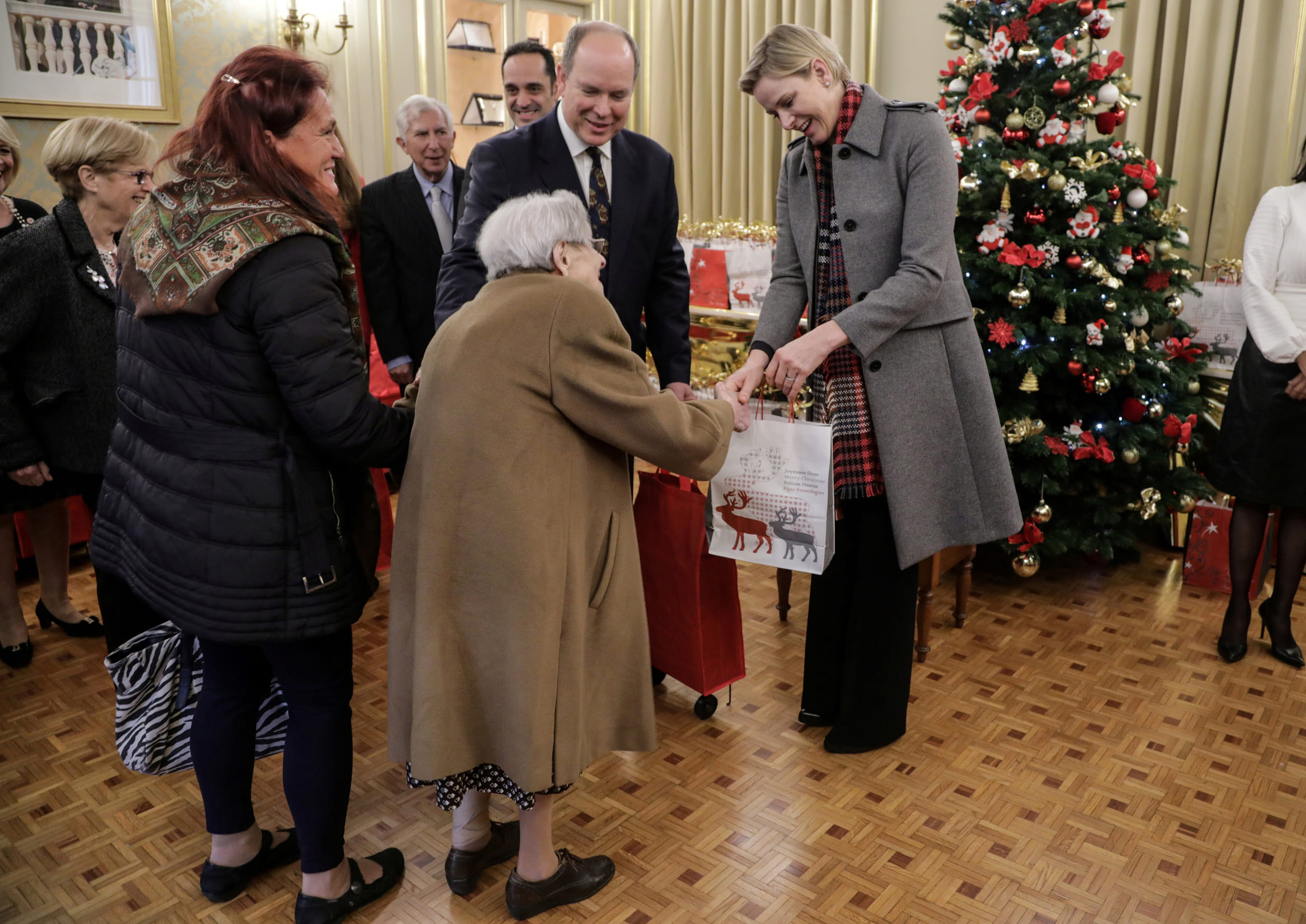 Albert_en_Charlene_kerstcadeaus_2.jpg