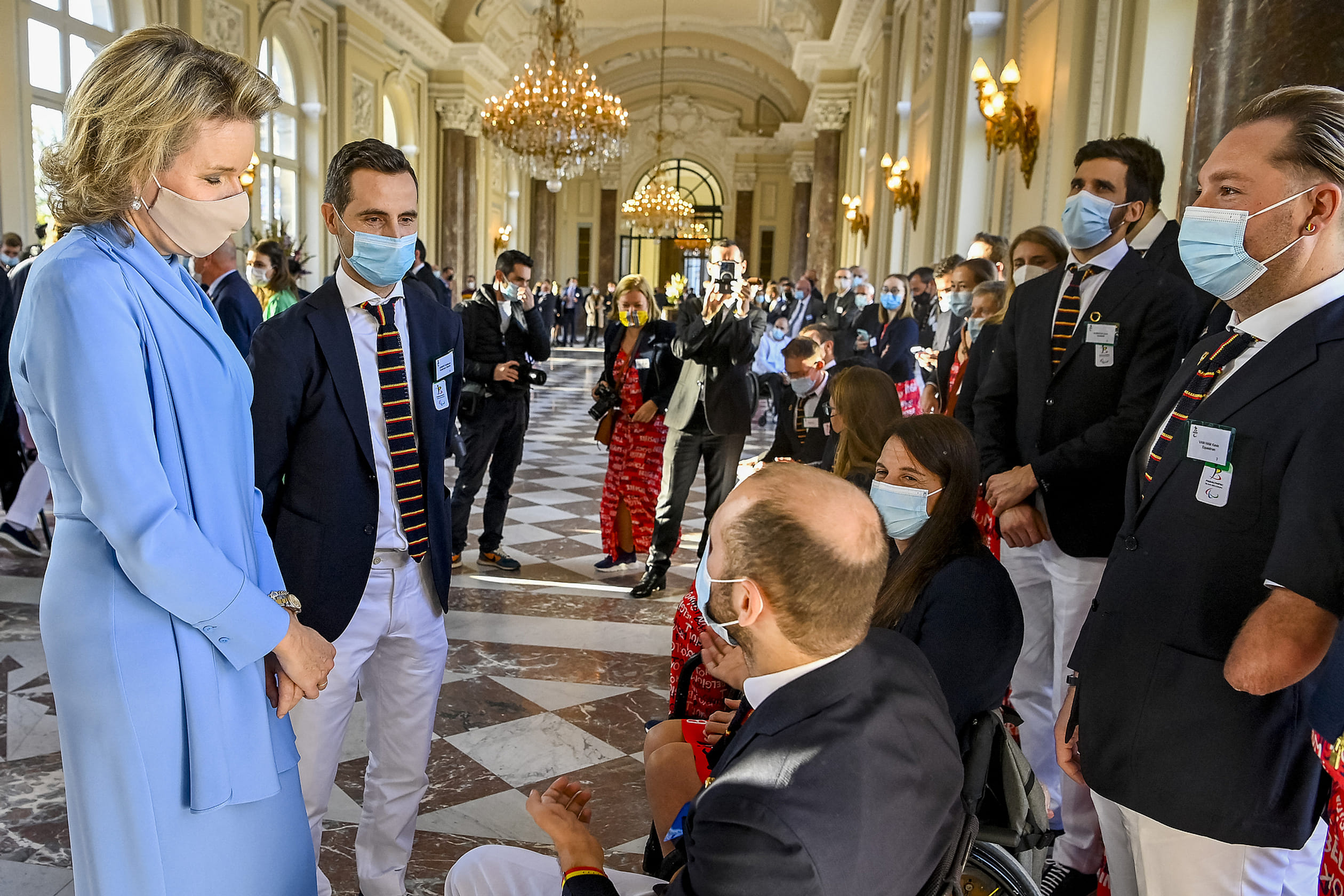 Koningin_Mathilde_met_sporters.jpg