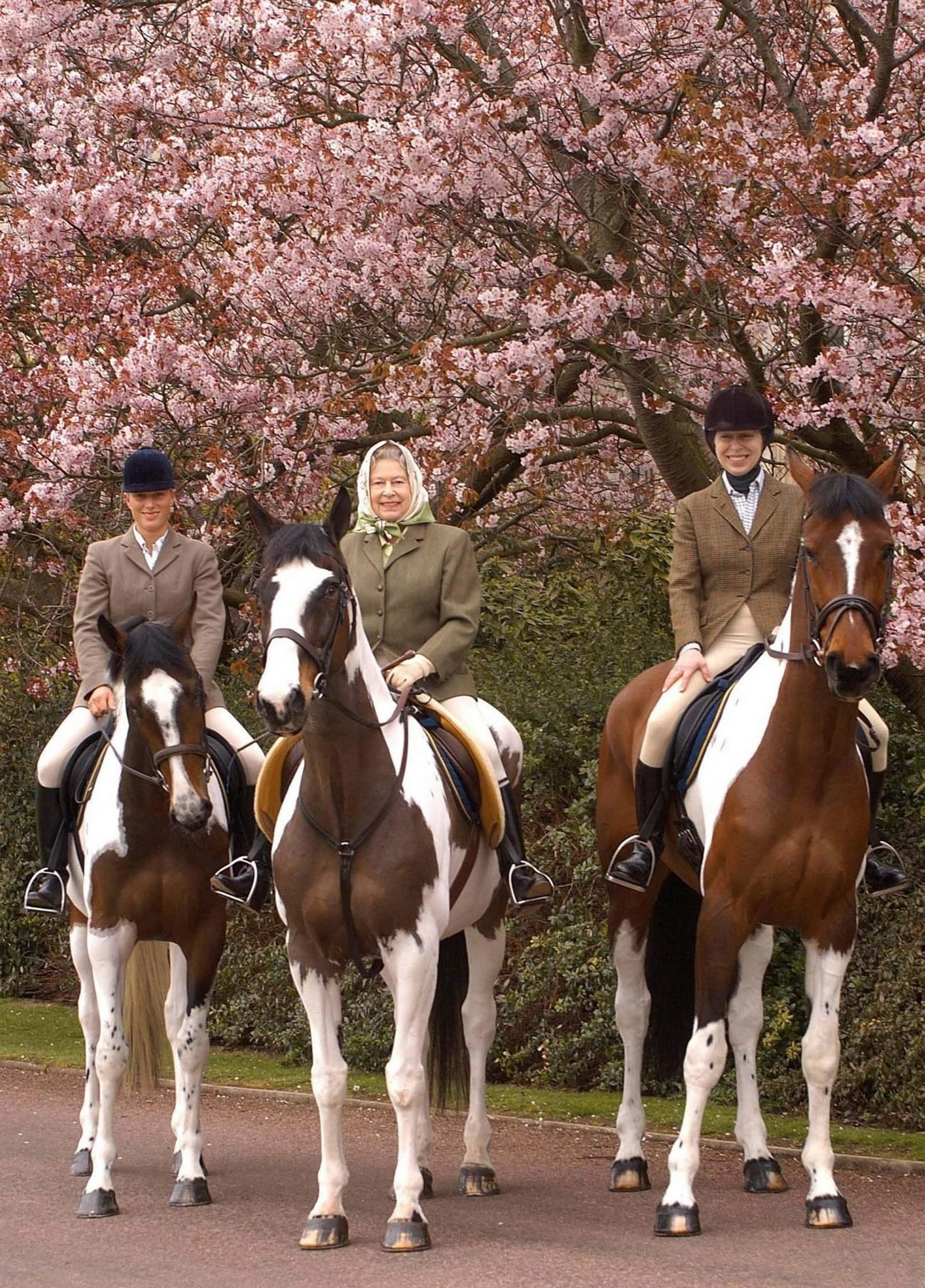 Zara_koningin_Elizabeth_prinses_Anne_op_paard.jpg