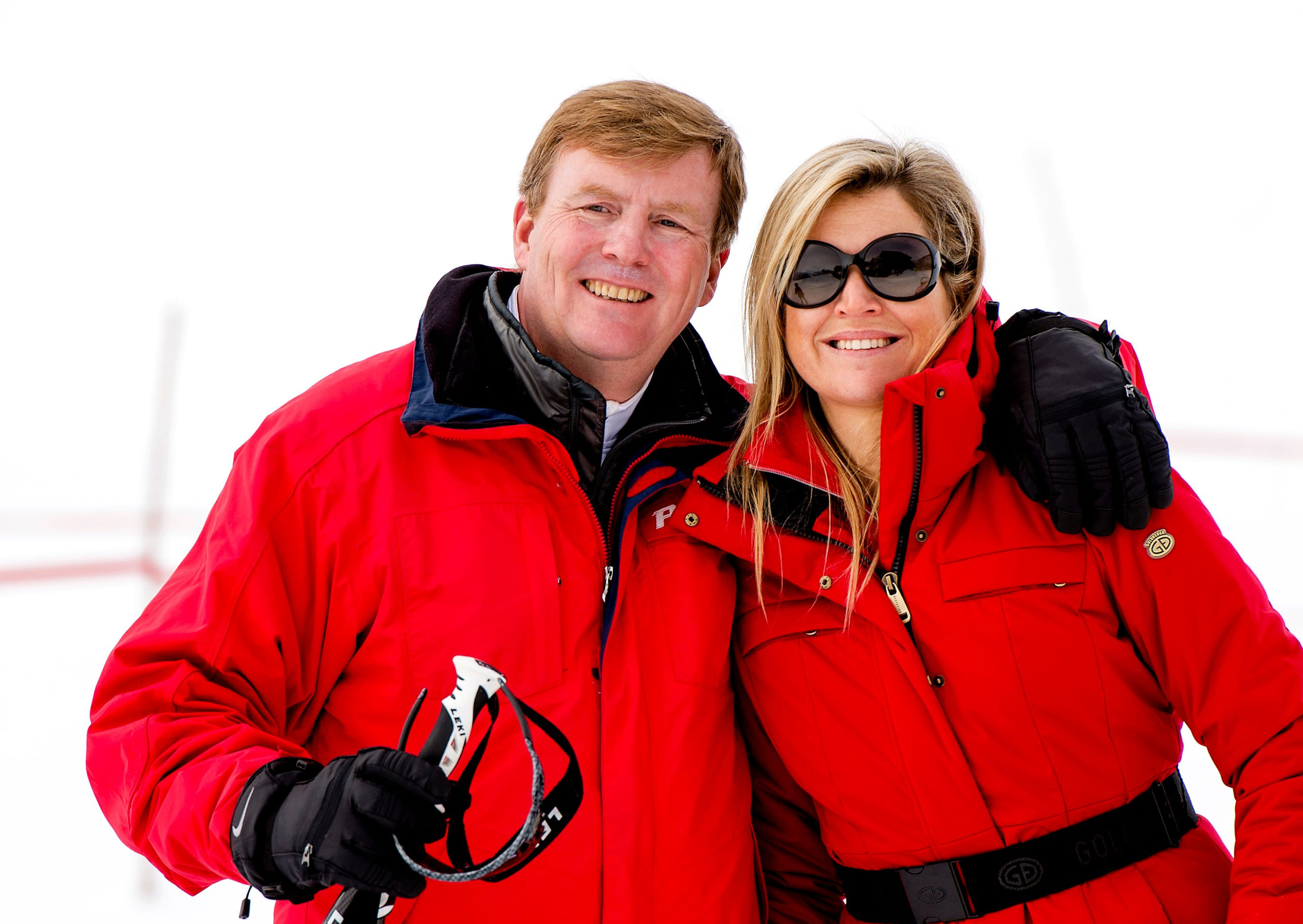 Rood is ook de kleur van veel skikleding. Deze leuke foto van ons koningspaar kan natuurlijk niet