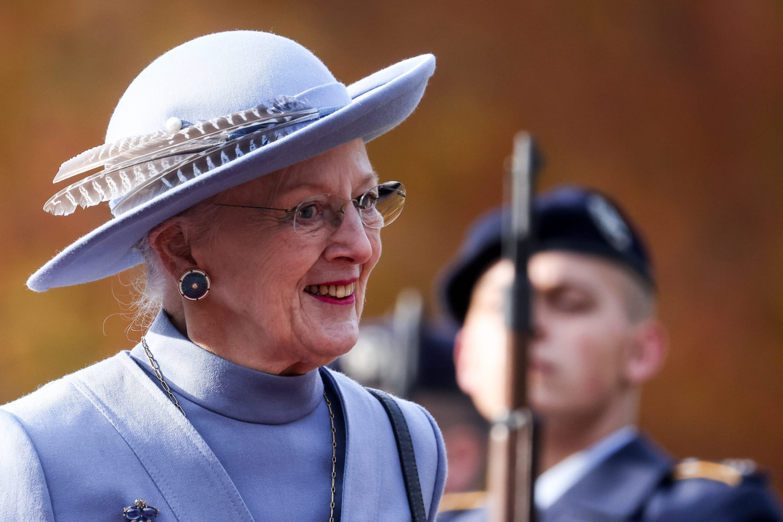Na de welkomstceremonie volgde de inspectie van de erewacht.