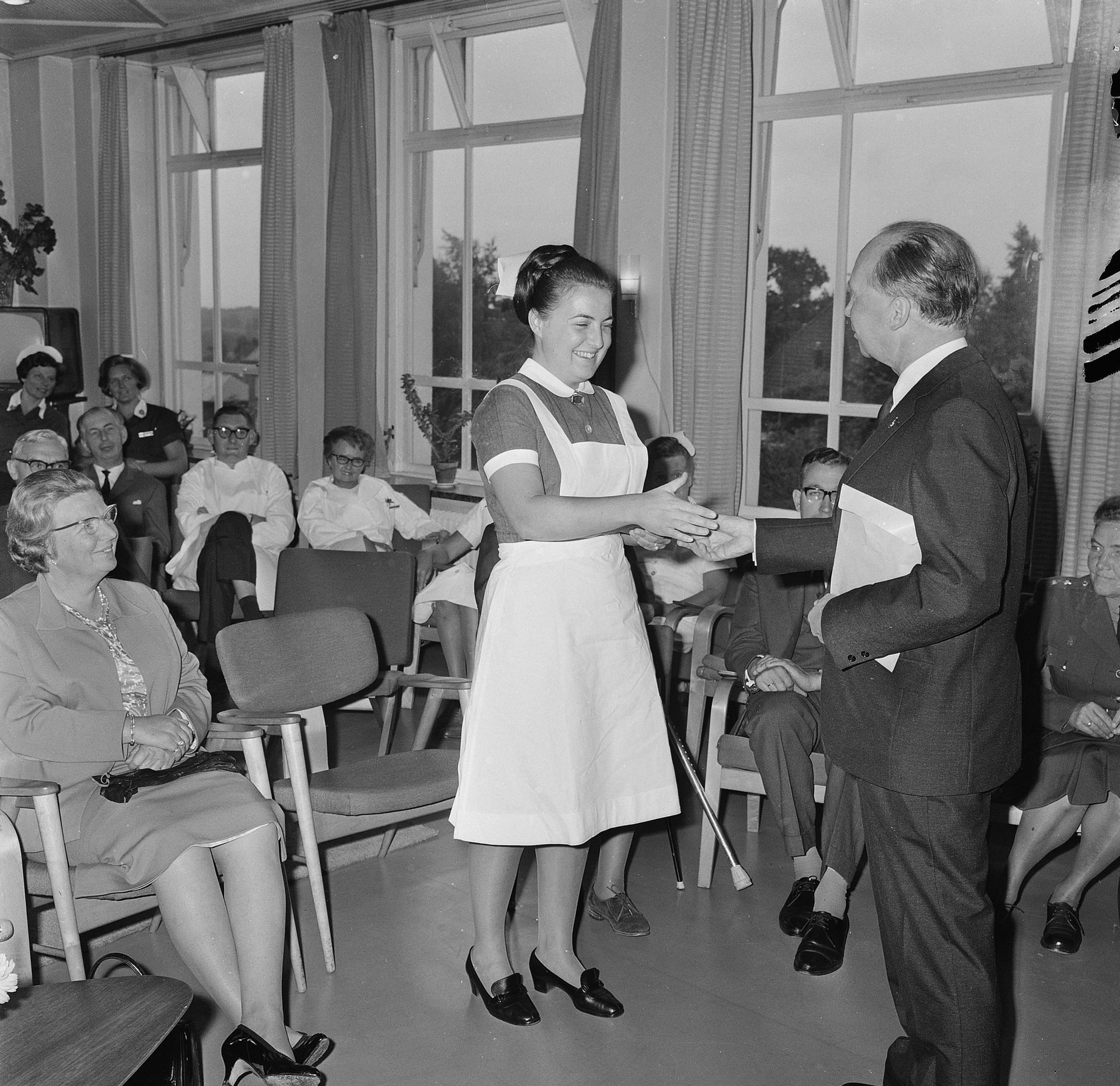 Na haar studie gaat Margriet terug de schoolbanken in om helper eerste klasse te worden bij het Rode