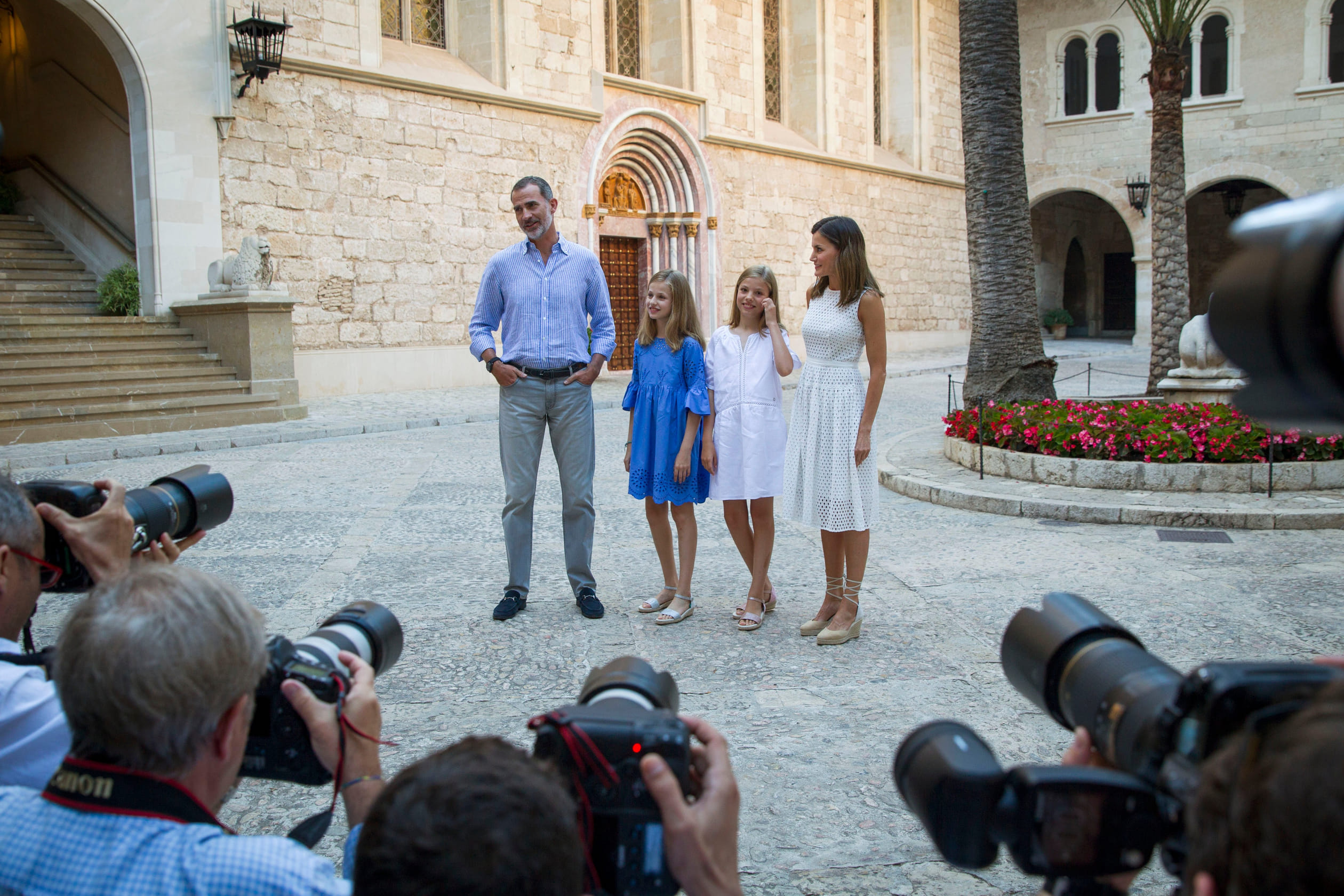 Letizia_Leonor_Sofia_Felipe_pers.jpg