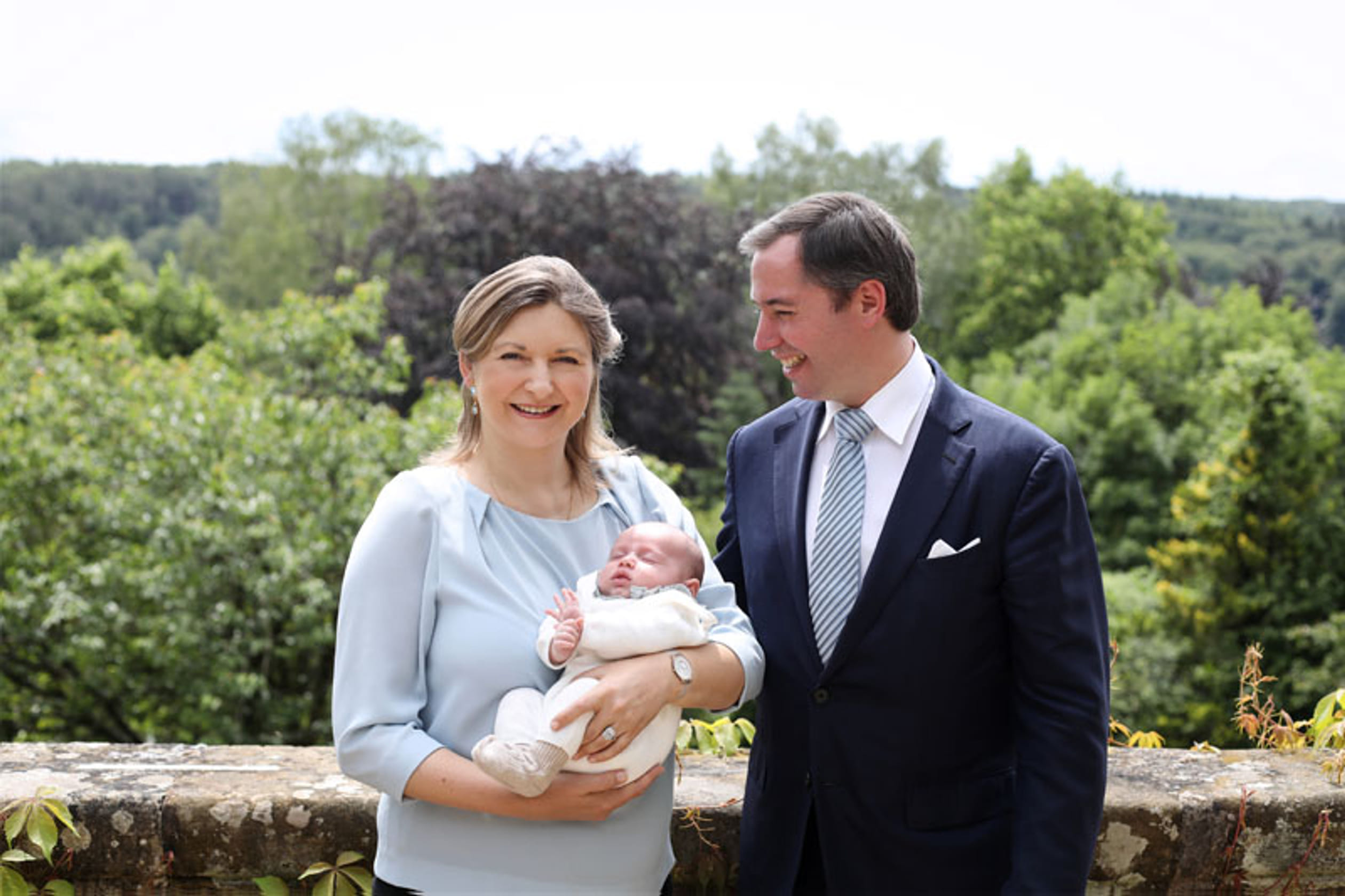 Stephanie_en_Guillaume_mett_zoontje_prins_Charles.jpg