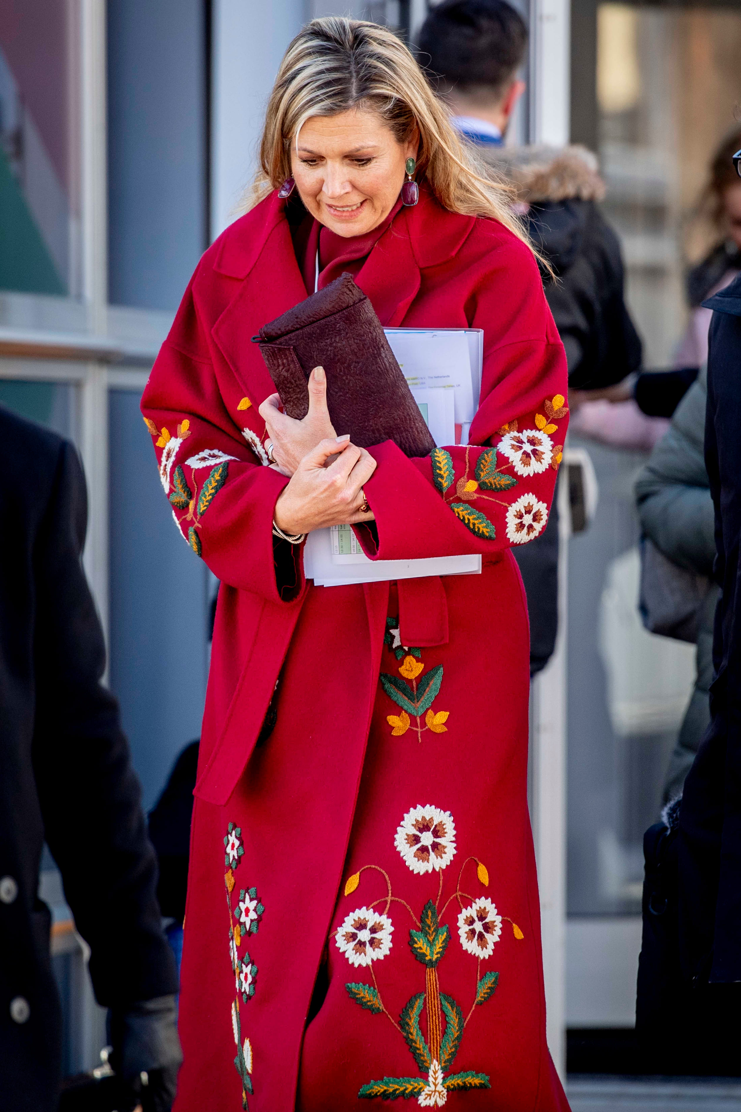 Maxima_rode_bloemenmantel_Oscar_de_la_Renta.jpg