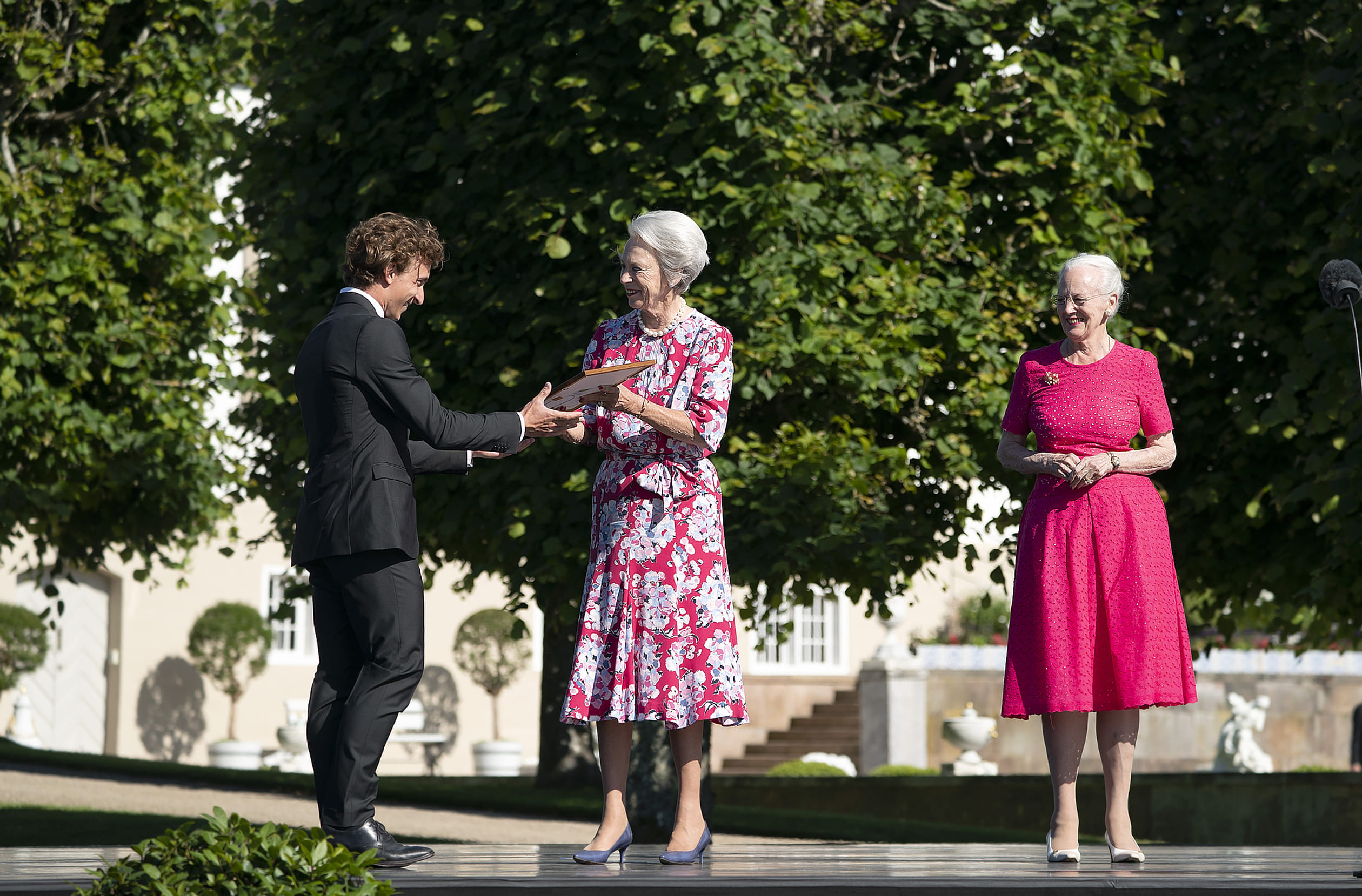 Prinses_Benedikte_en_zus_koningin_Margrethe.jpg