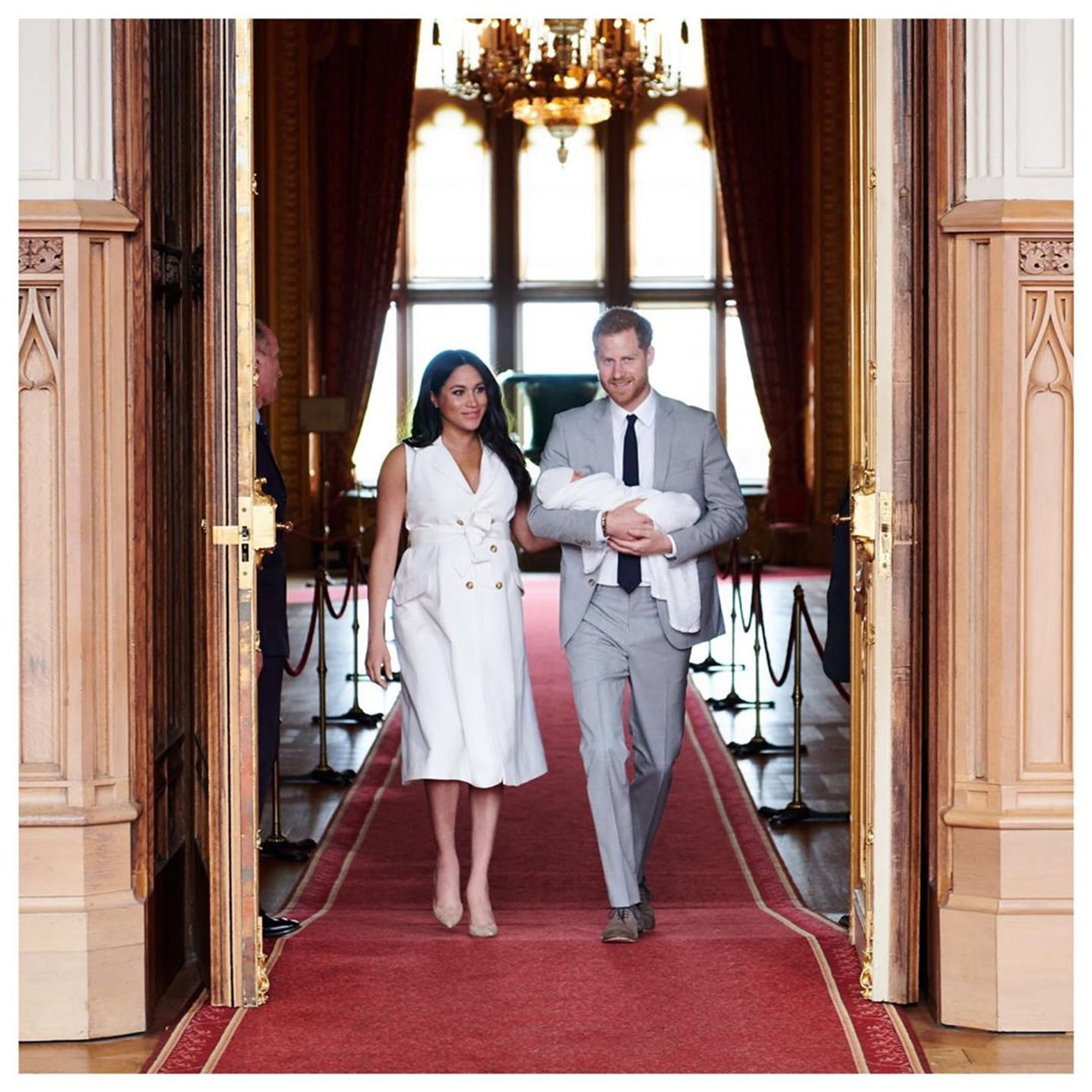 Harry en Meghan presenteren hun zoon aan de wereld.