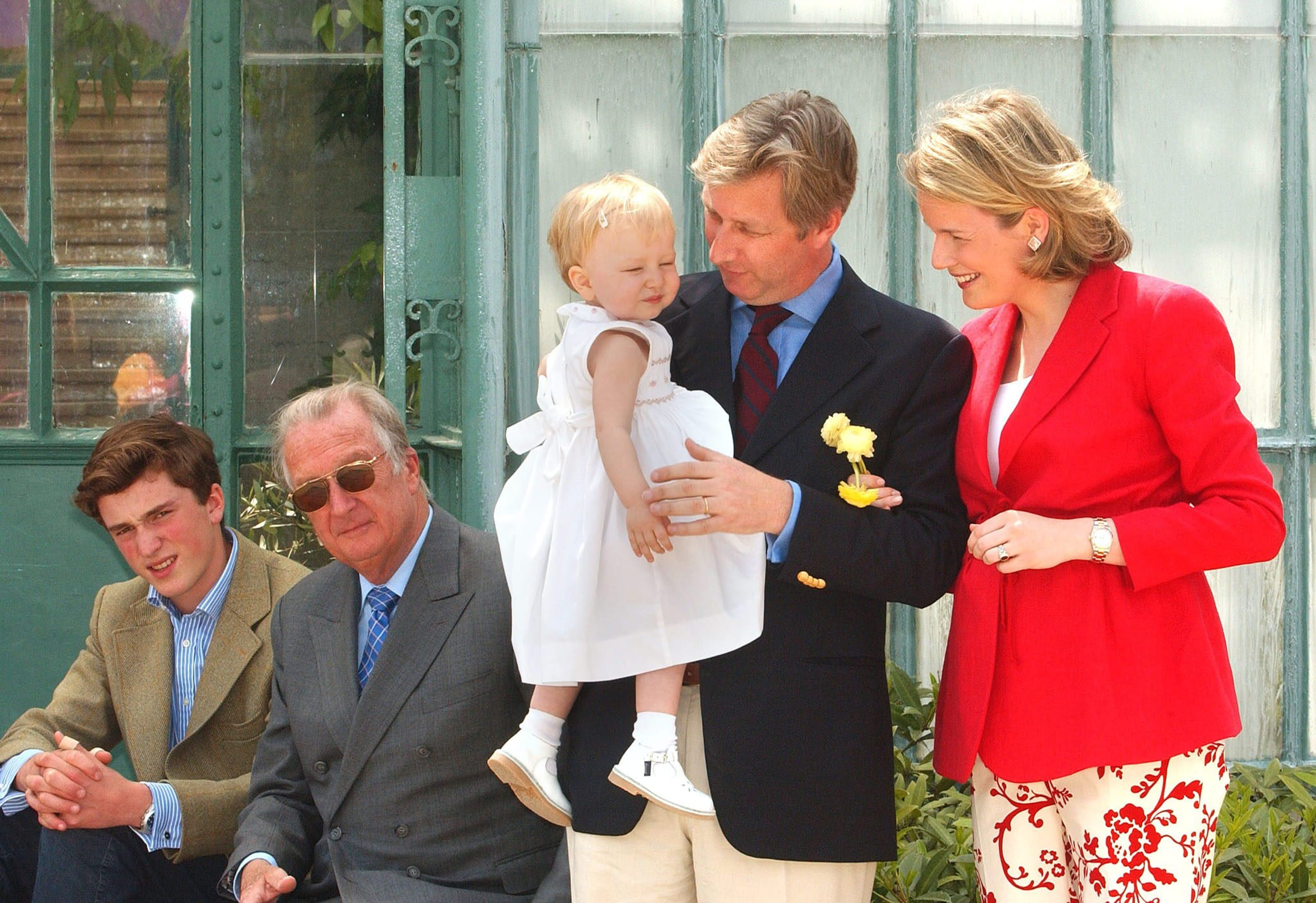In mei 2003 poseert koninklijke familie voor de camera's. Prinses Elisabeth is hier dan nog maar