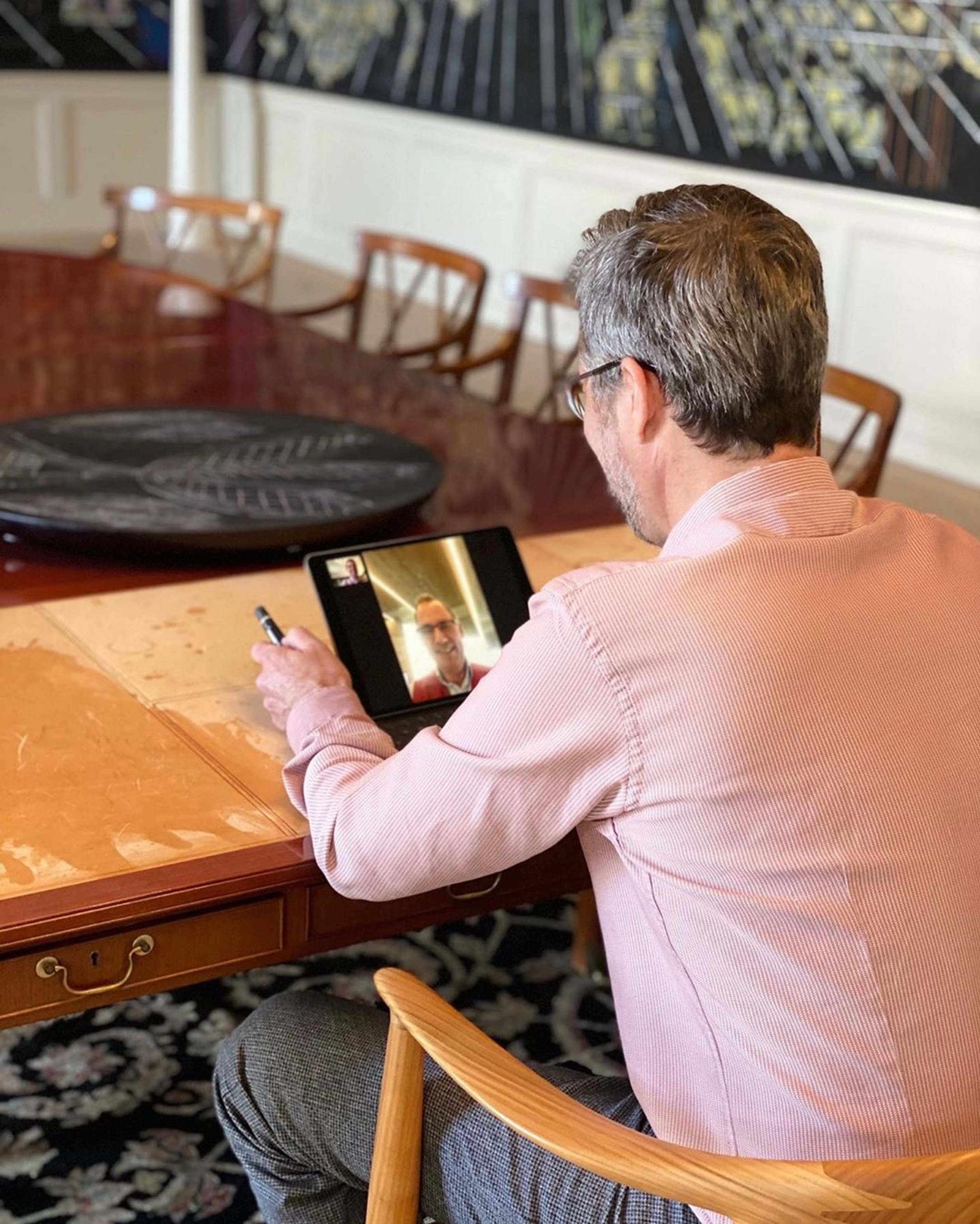 Kroonprinses_Frederik_videobellen_Rode_Kruis.jpg
