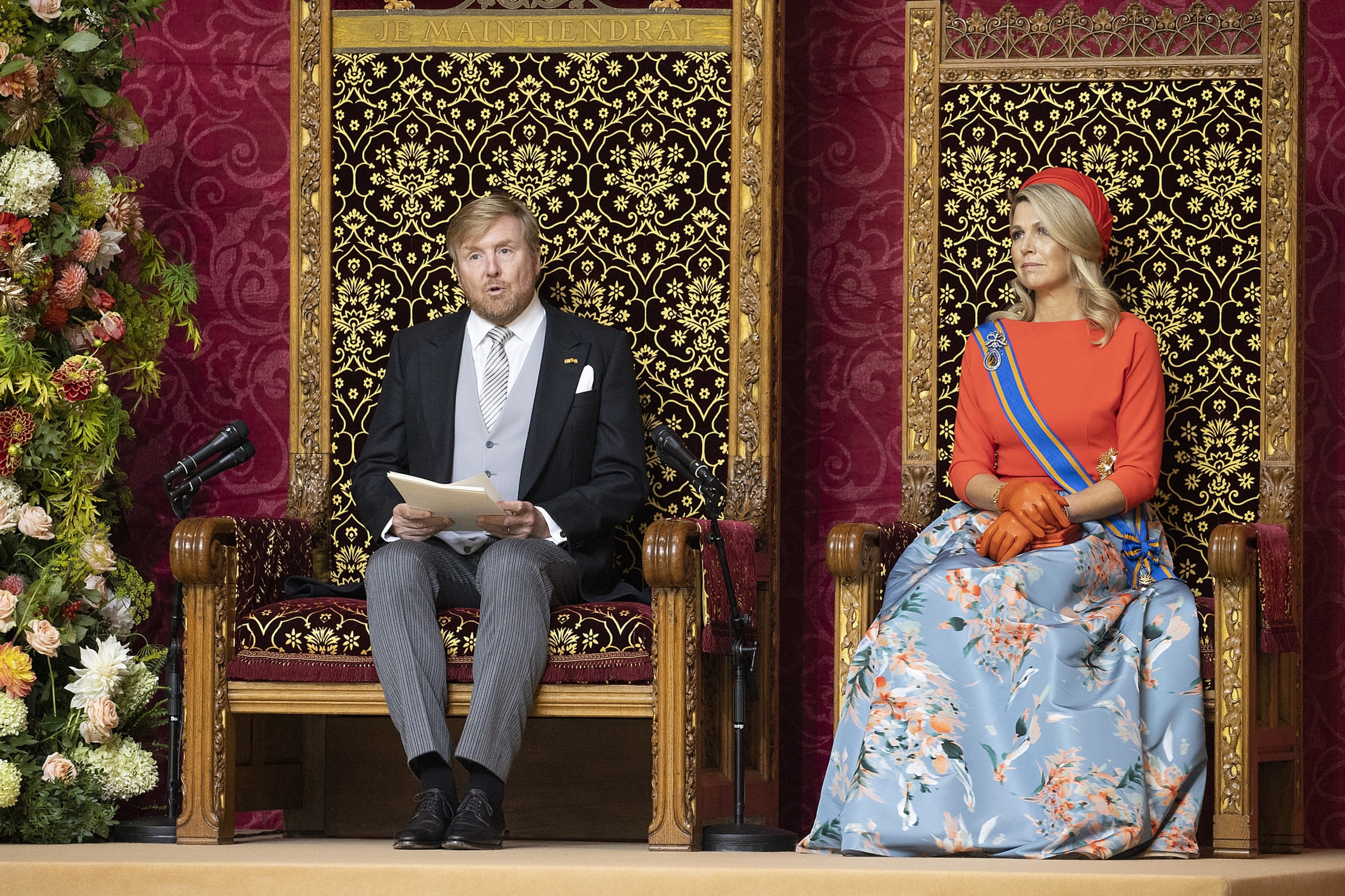 De koning leest de troonrede voor.