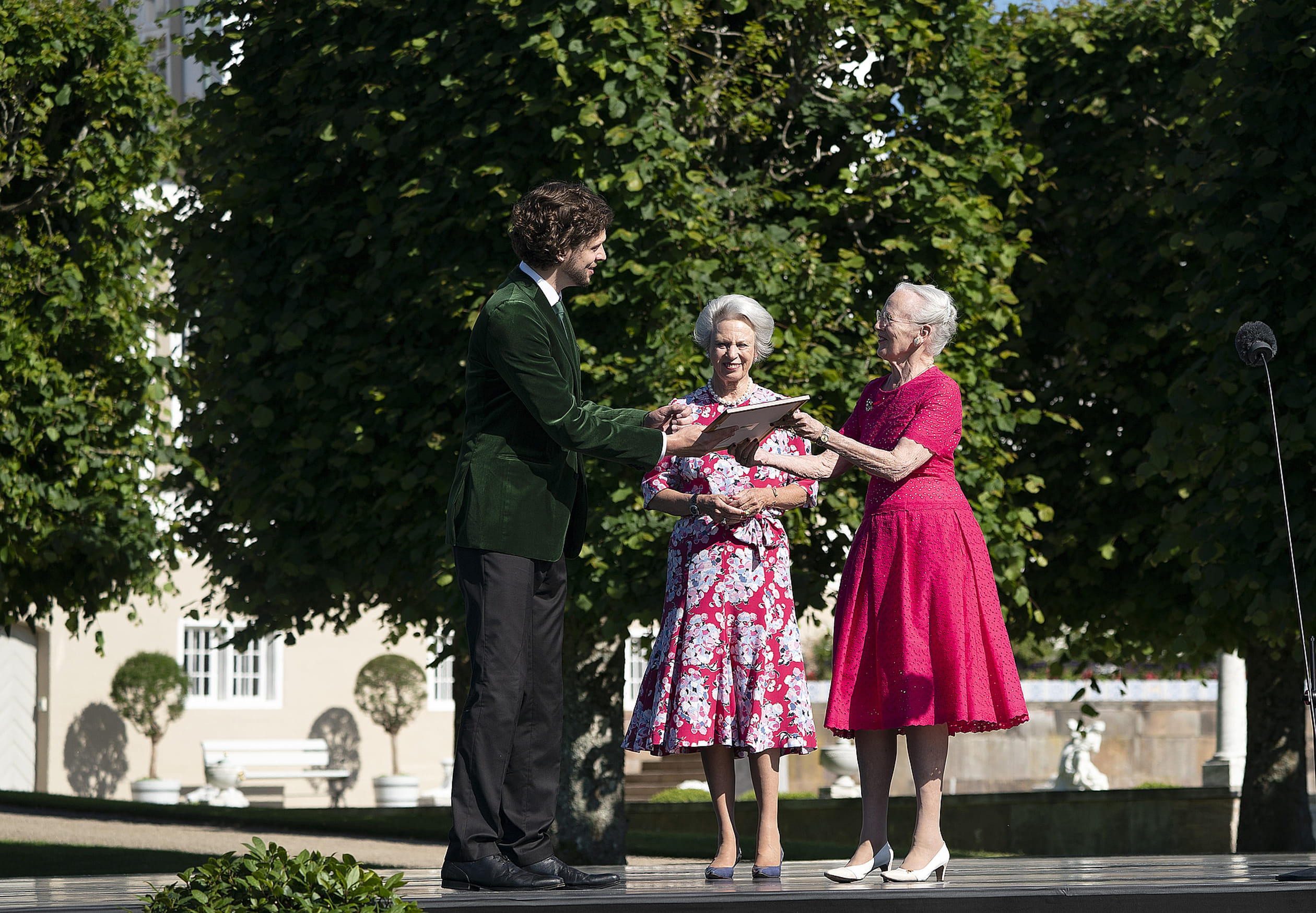 Prinses_Benedikte_en_koningin_Margrethe.jpg