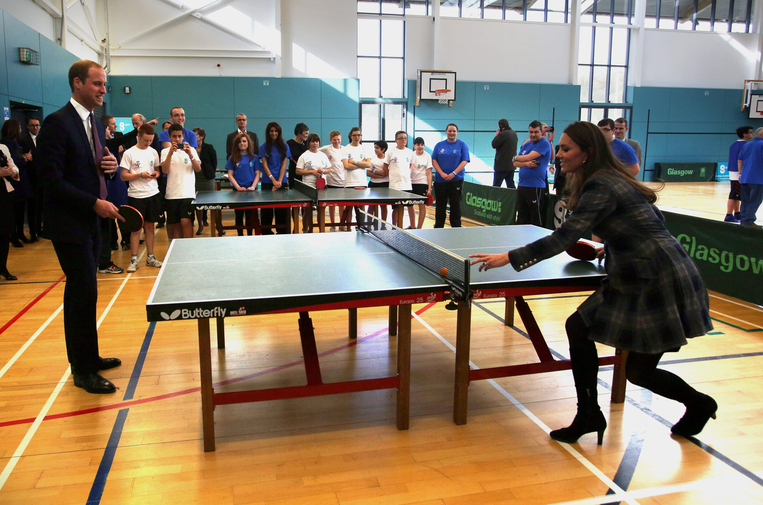 2013: William en Catherine bezoeken Donald Dewer Leisure centre in Glasgow.