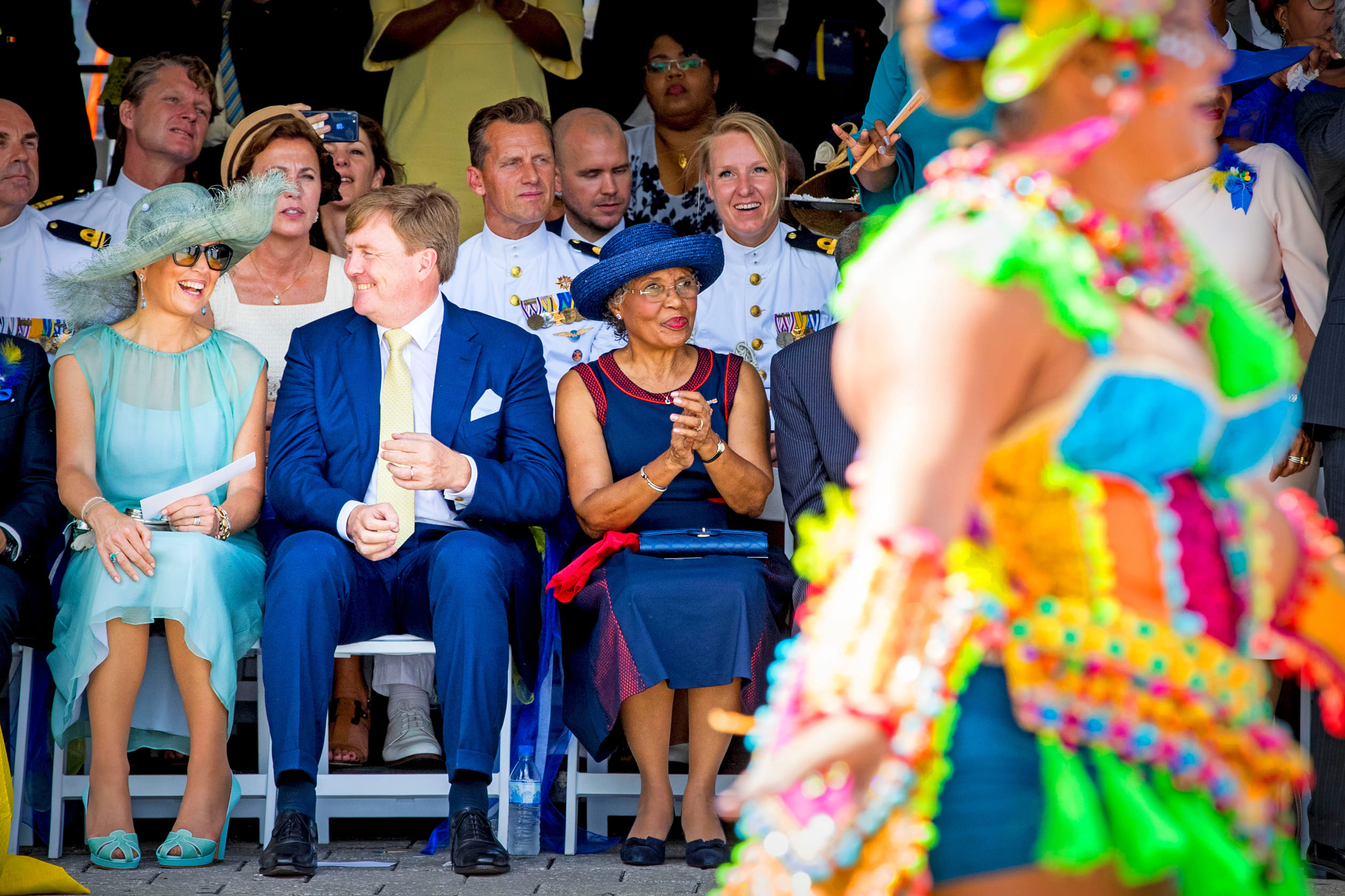 Het koningspaar tijdens de officiële viering van Dia di Bandera.