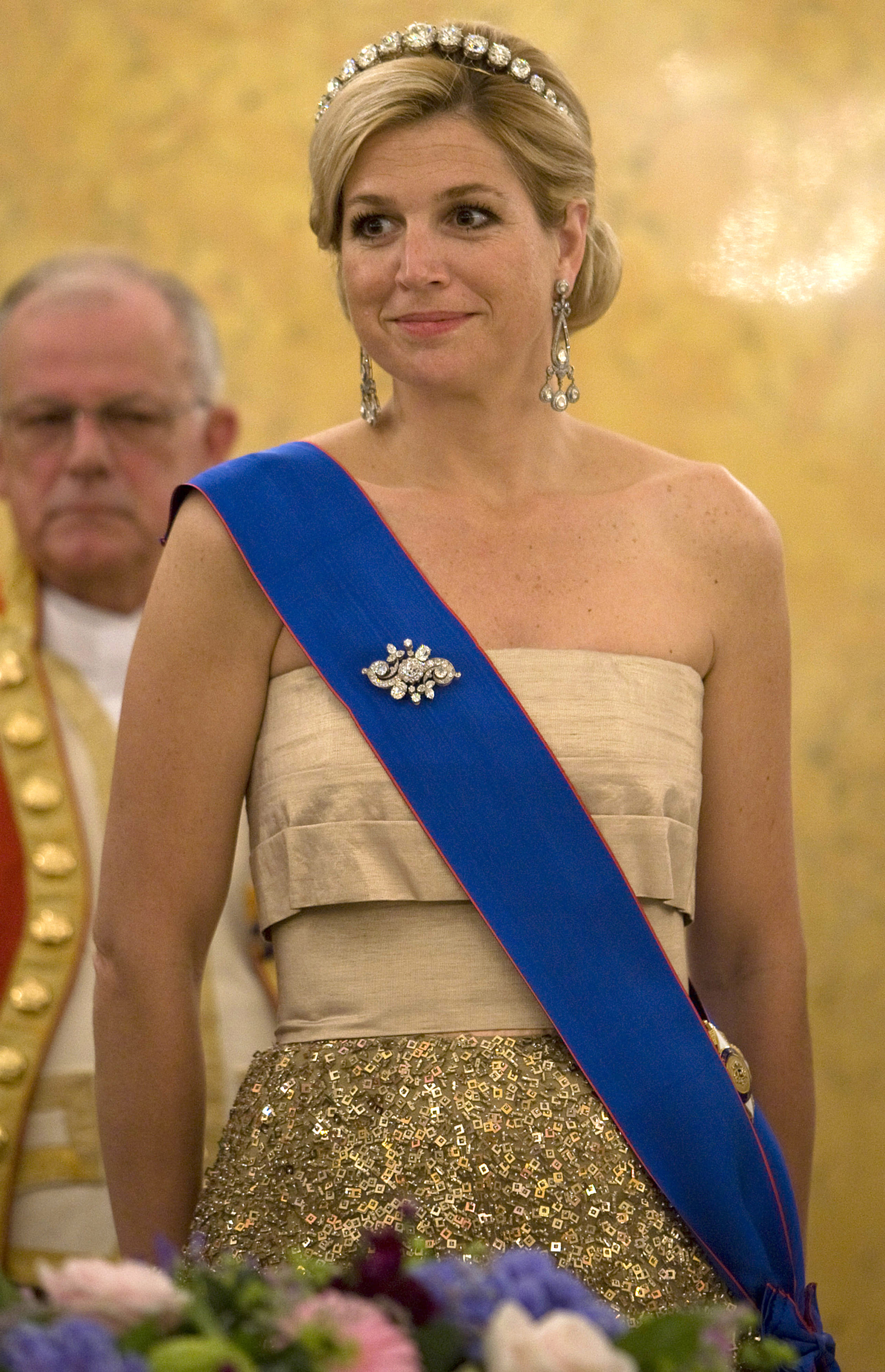 Tijdens het staatsbanket voor de Chileense president in 2009 straalt Máxima in een gouden galajurk