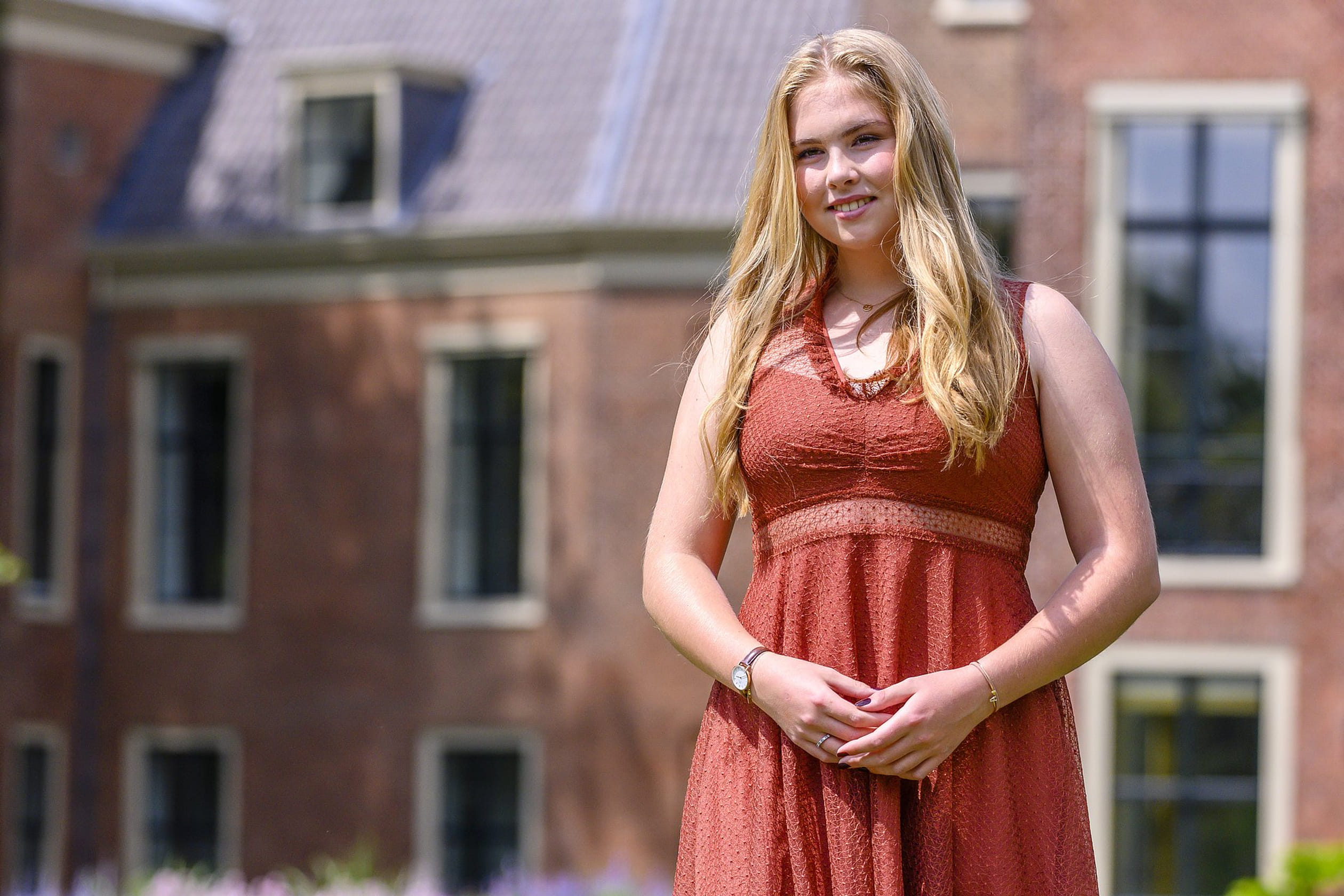 Amalia tijdens de fotosessie in de tuin van Paleis Huis ten Bosch, 2019.