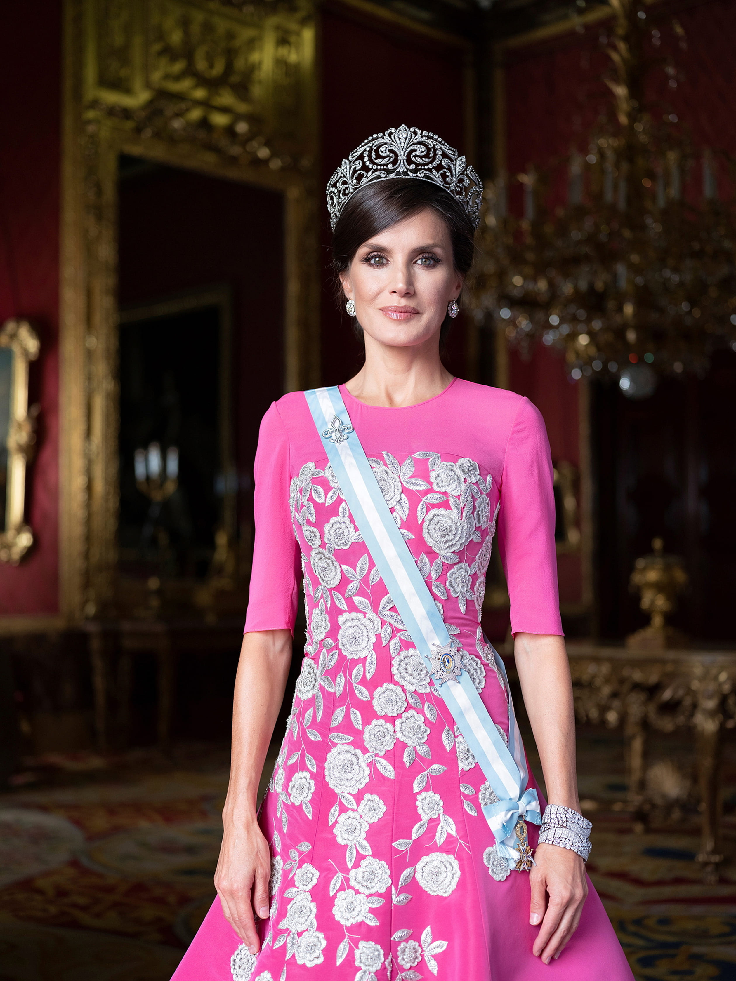 Staatsieportret_koningin_Letizia_van_Spanje_2020.jpg