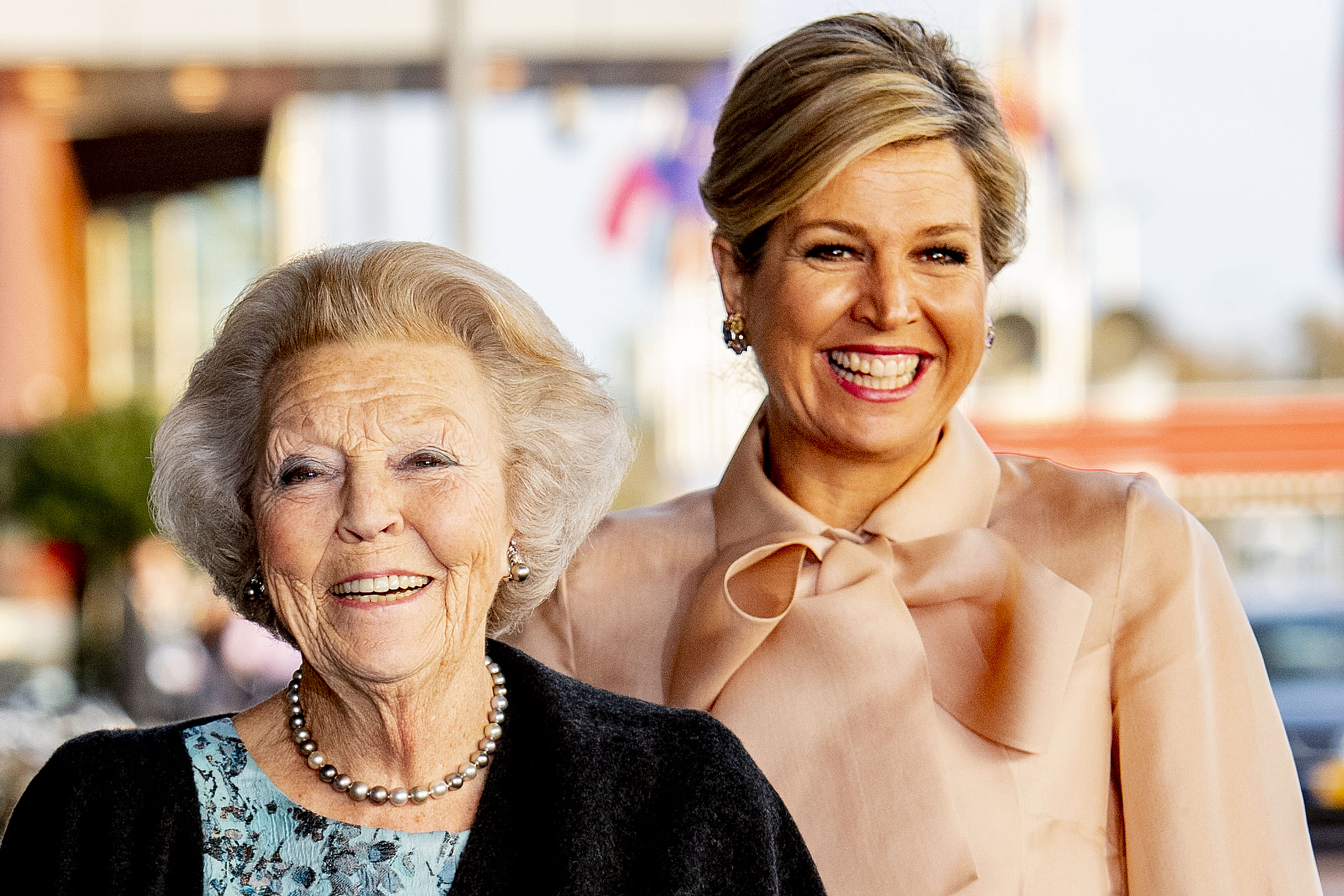 Even op stap samen met schoondochter koningin Máxima.
