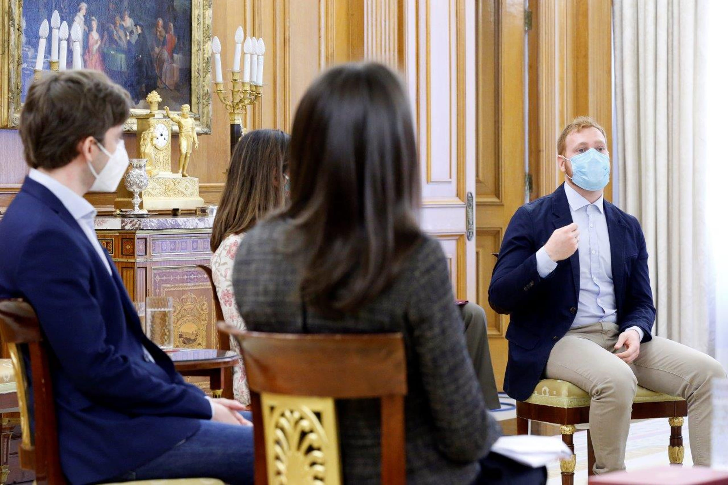 Koningin_Letizia_gesprek_jongeren.jpg