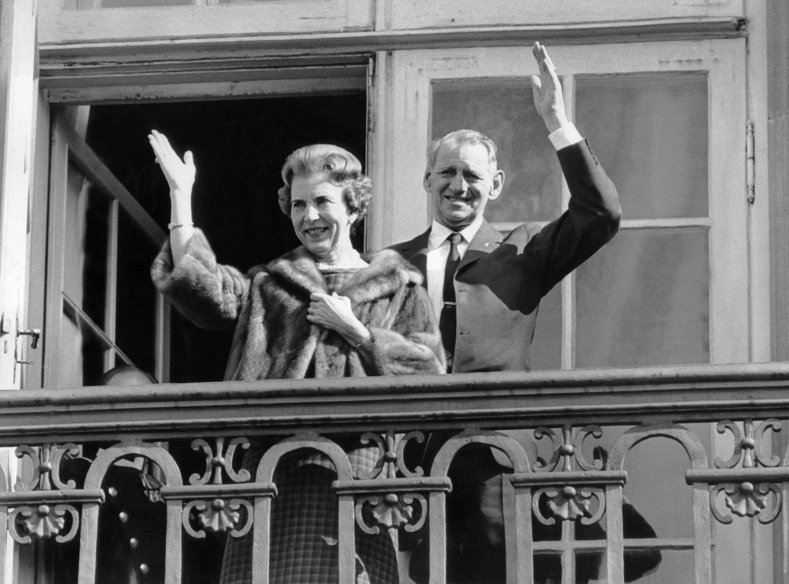 Balkonscène met koning Frederik en koningin Ingrid, Paleis Amalienborg in 1960.