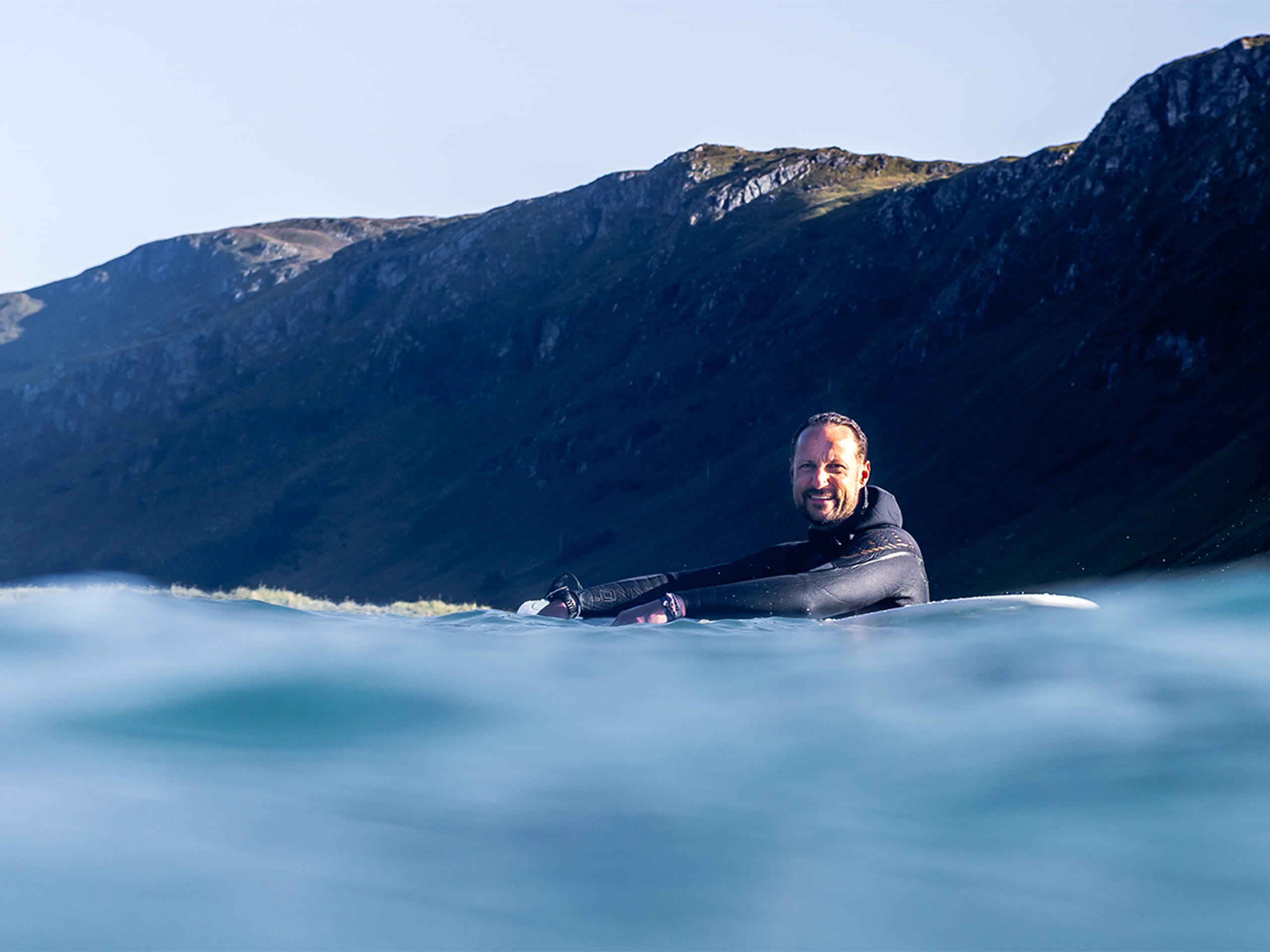 Noorse_kroonprinsfamilie_surfen_3.jpg