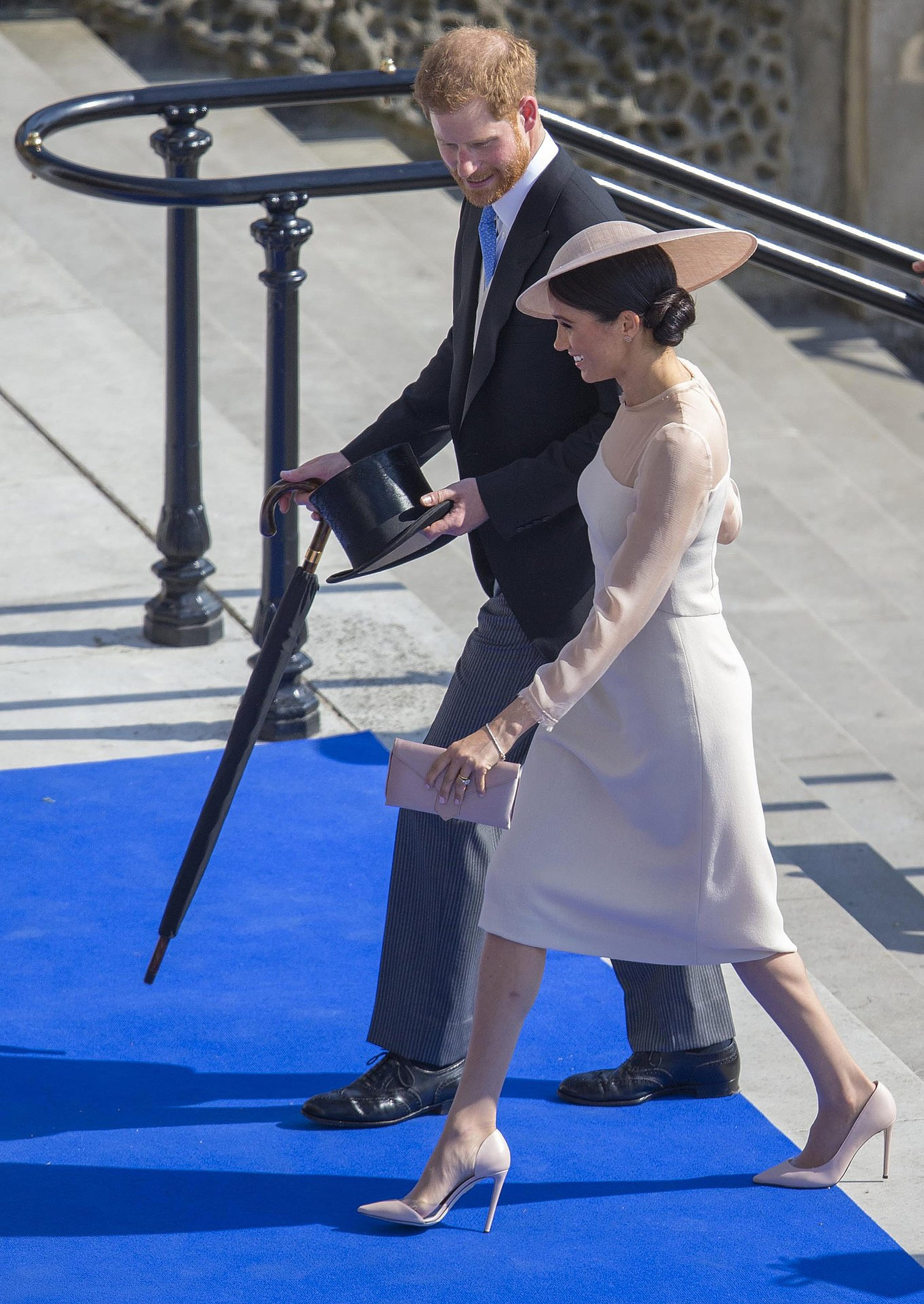 Drie dagen na hun bruiloft verschenen Harry en Meghan op het verjaardagsfeest voor prins Charles in