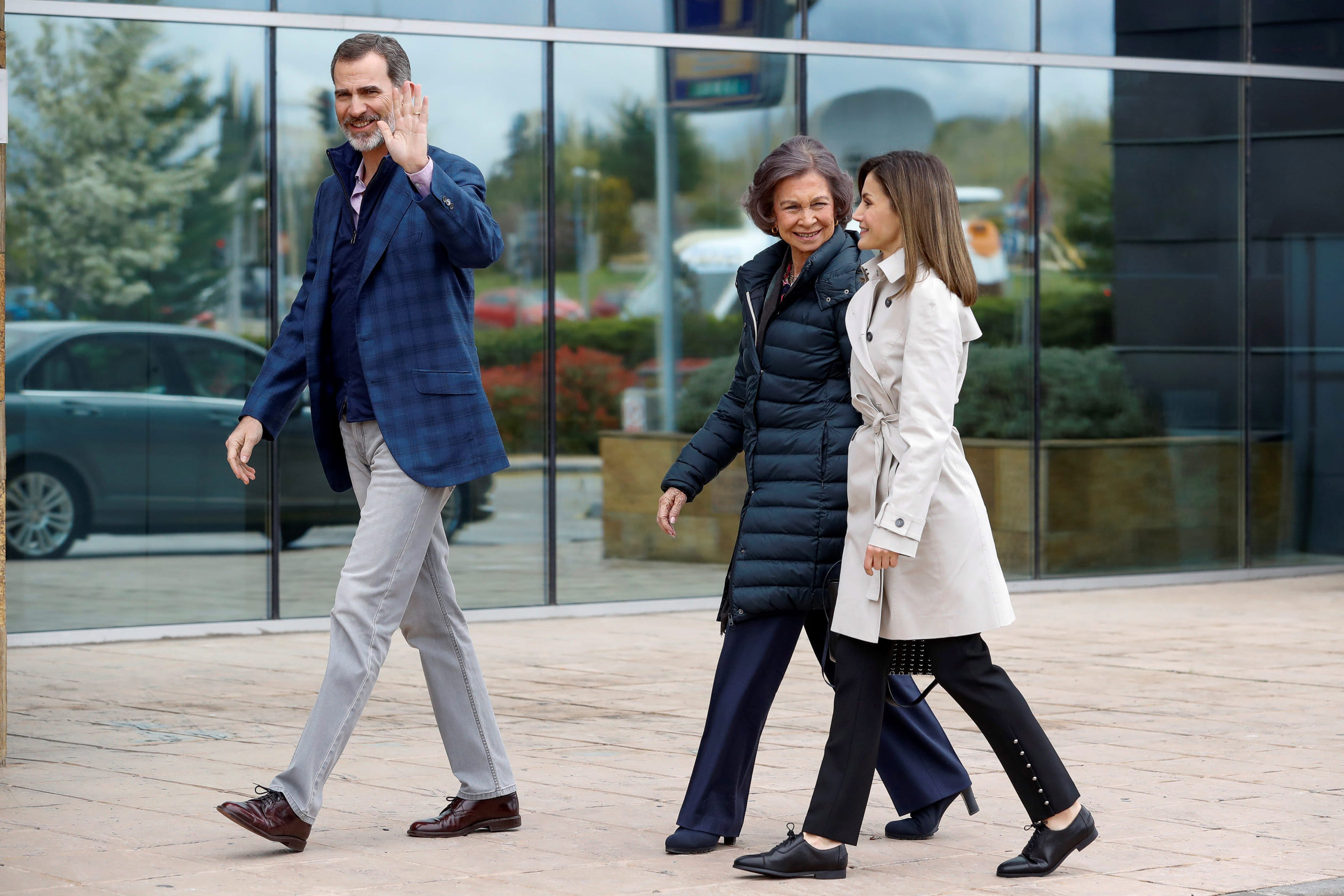 Felipe_Sofia_en_Letizia_op_ziekenbezoek.jpg