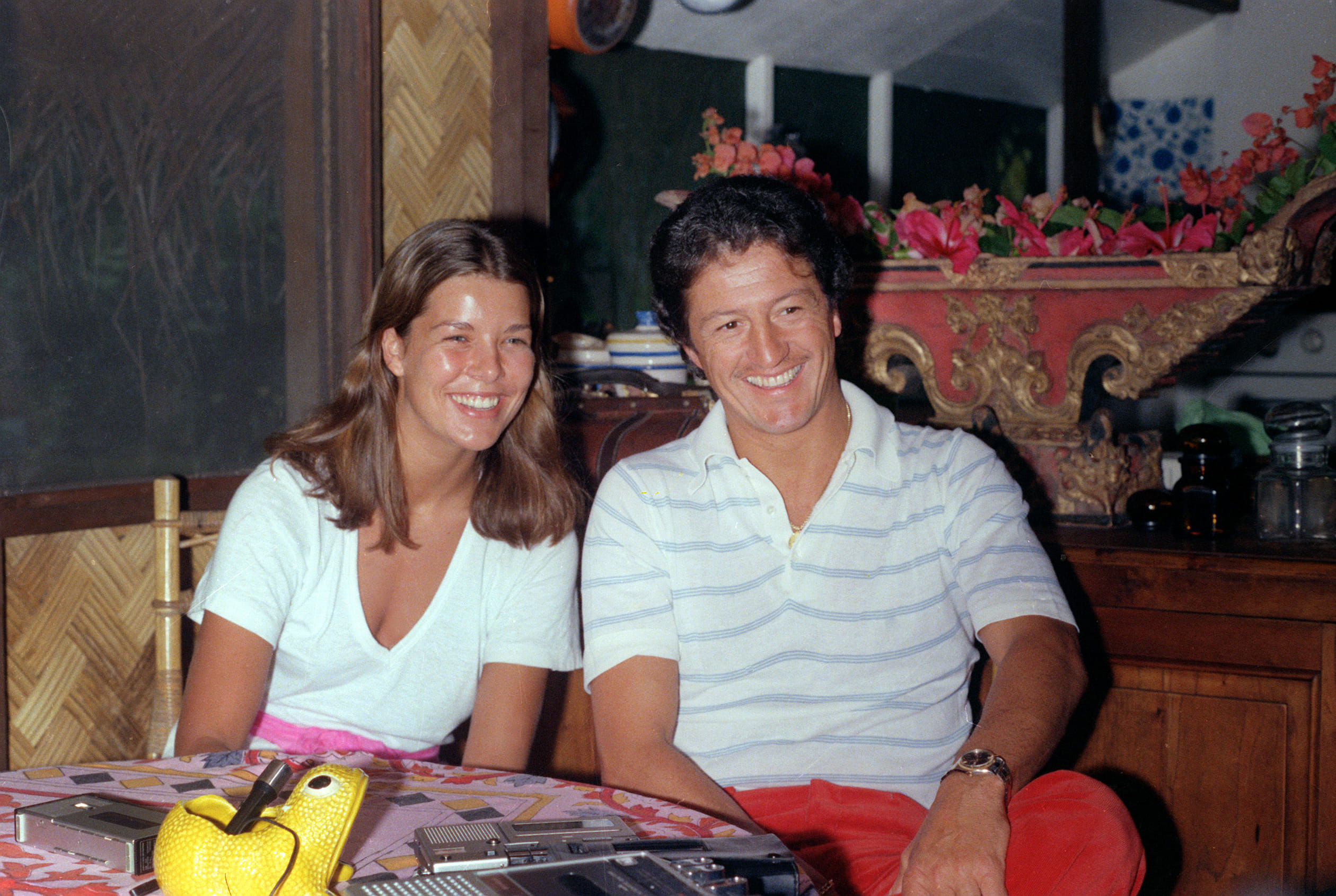 Prinses Caroline van Monaco en Philippe Junot tijdens hun huwelijksreis (1978). Het huwelijk