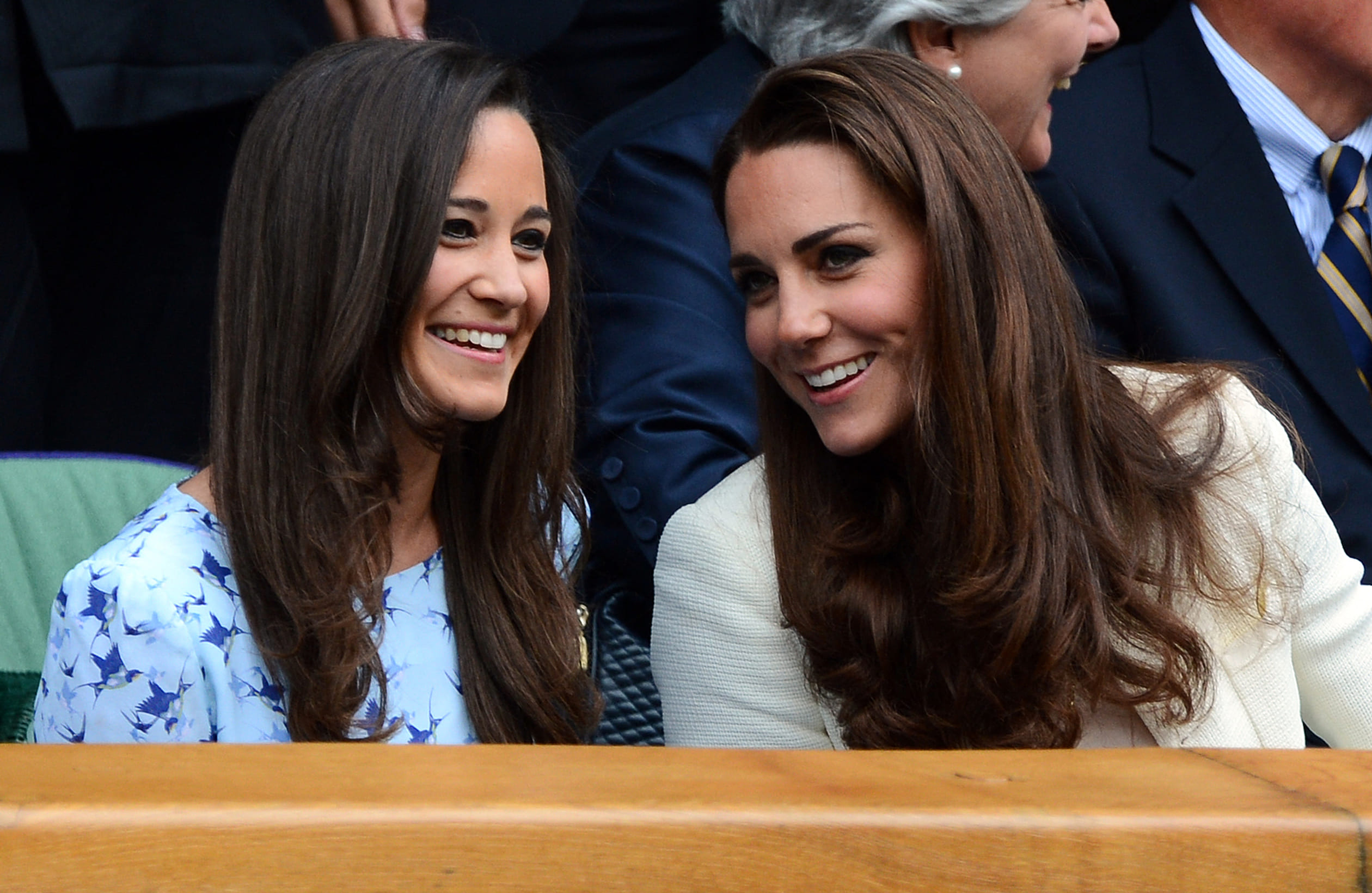De zussen Kate en Pippa bij de Wimbledon-finale tussen de Britse tennisser Andy Murray en Roger