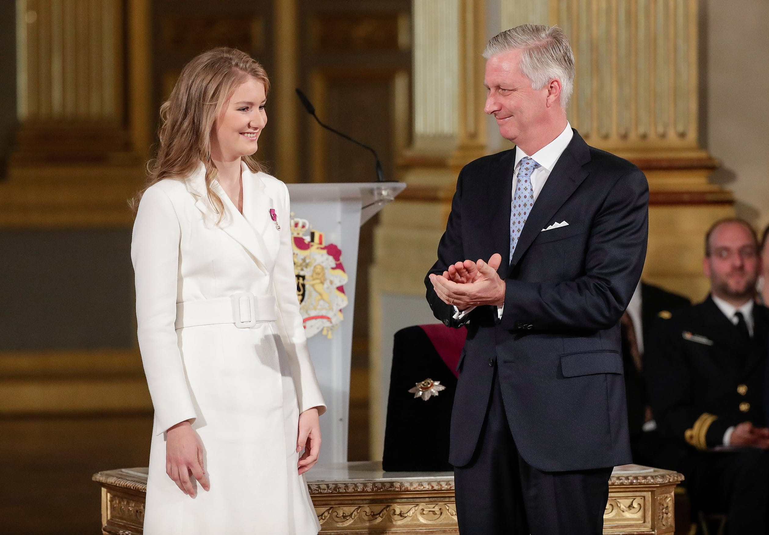 Filip en zijn dochter prinses Elisabeth op haar achttiende verjaardag.