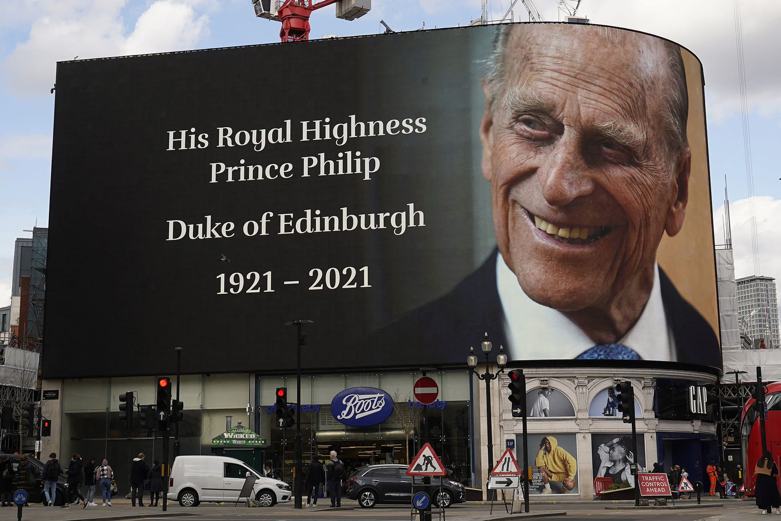 Phklip_Picadilly_Circus.jpg