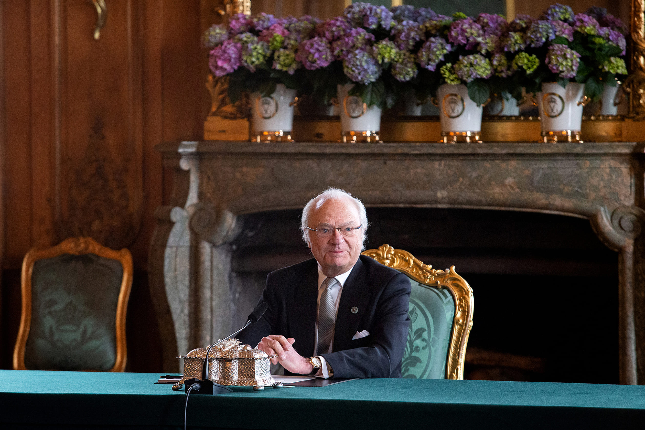 Koning_Carl_Gustaf_zitting_speciale_raad.jpg