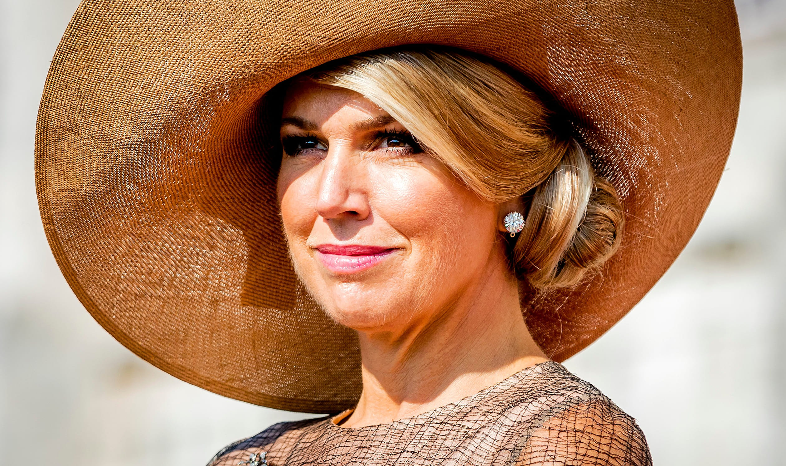 Koningin_Ma__xima_hoed_close.jpg