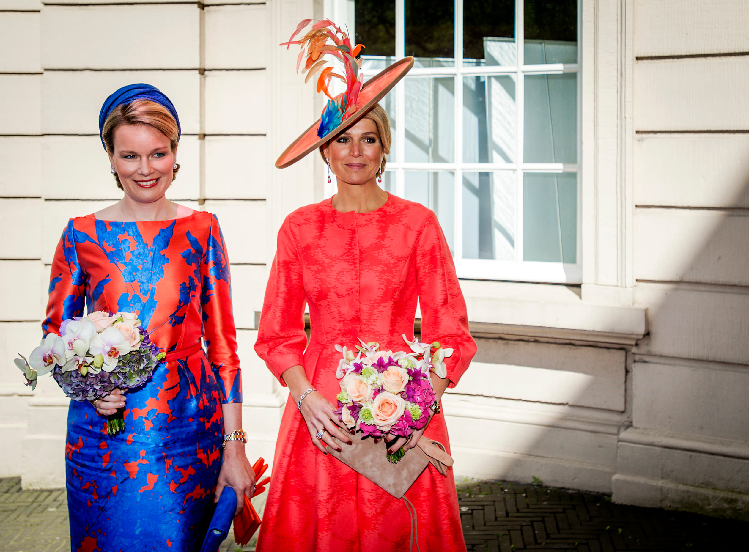 Máxima en Mathilde weten hun outfits perfect op elkaar aan te sluiten door beiden te kiezen voor de
