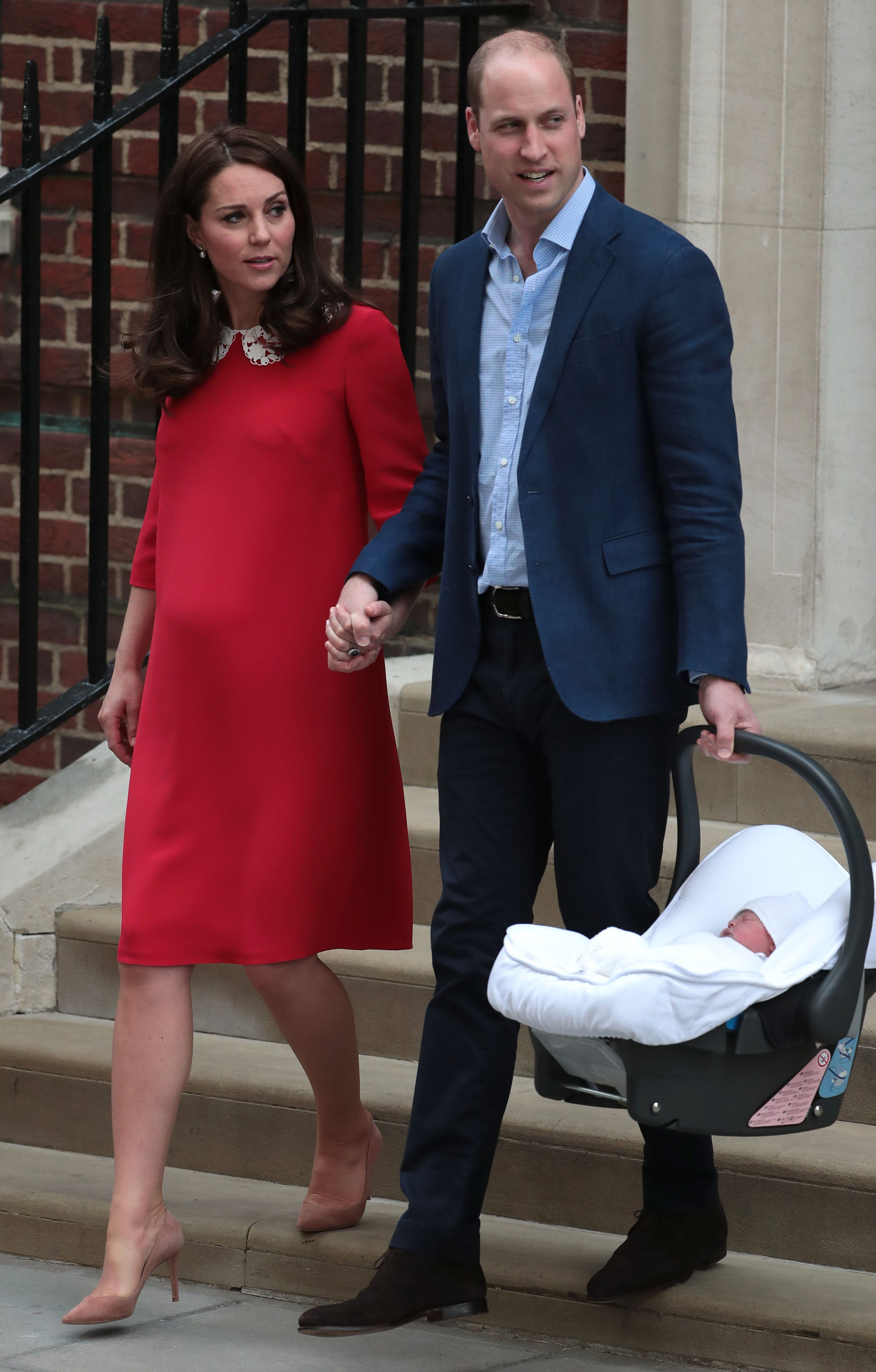 William_en_Kate_tonen_baby_2.jpg